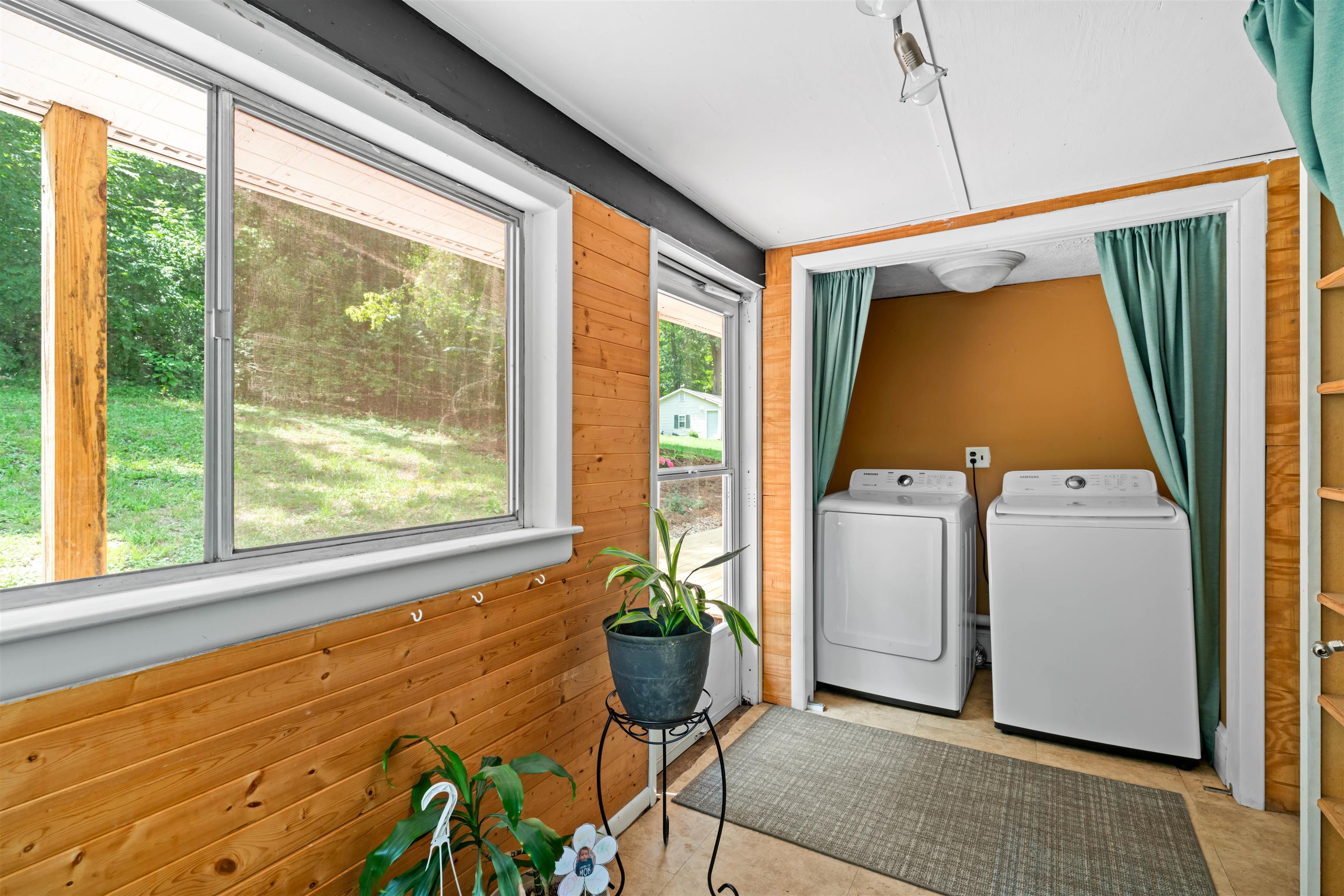 131 OLD HERMITAGE RD, WAYNESBORO, Virginia 22980, 3 Bedrooms Bedrooms, ,1 BathroomBathrooms,Residential,131 OLD HERMITAGE RD,680184 MLS # 680184