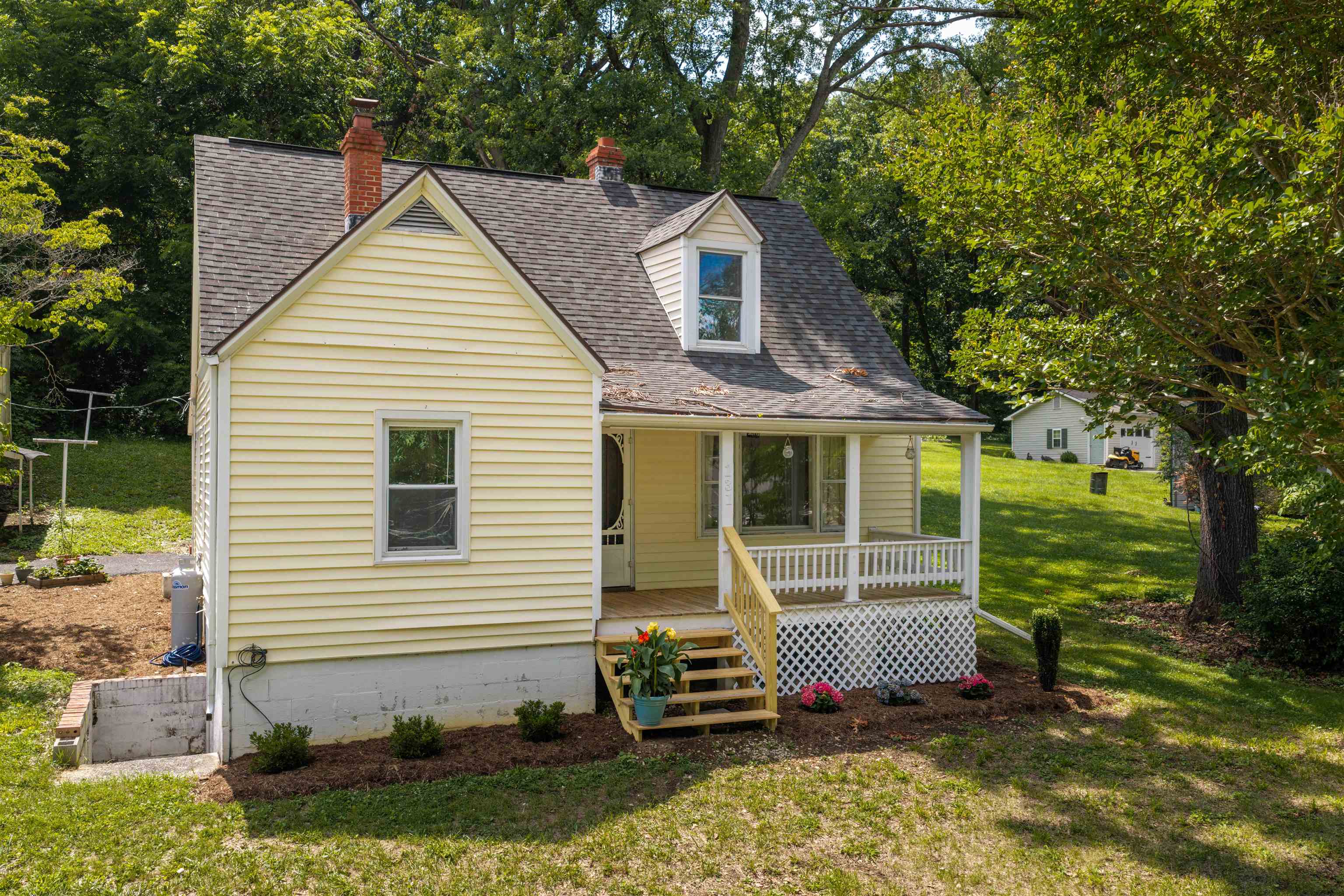 131 OLD HERMITAGE RD, WAYNESBORO, Virginia 22980, 3 Bedrooms Bedrooms, ,1 BathroomBathrooms,Residential,131 OLD HERMITAGE RD,680184 MLS # 680184