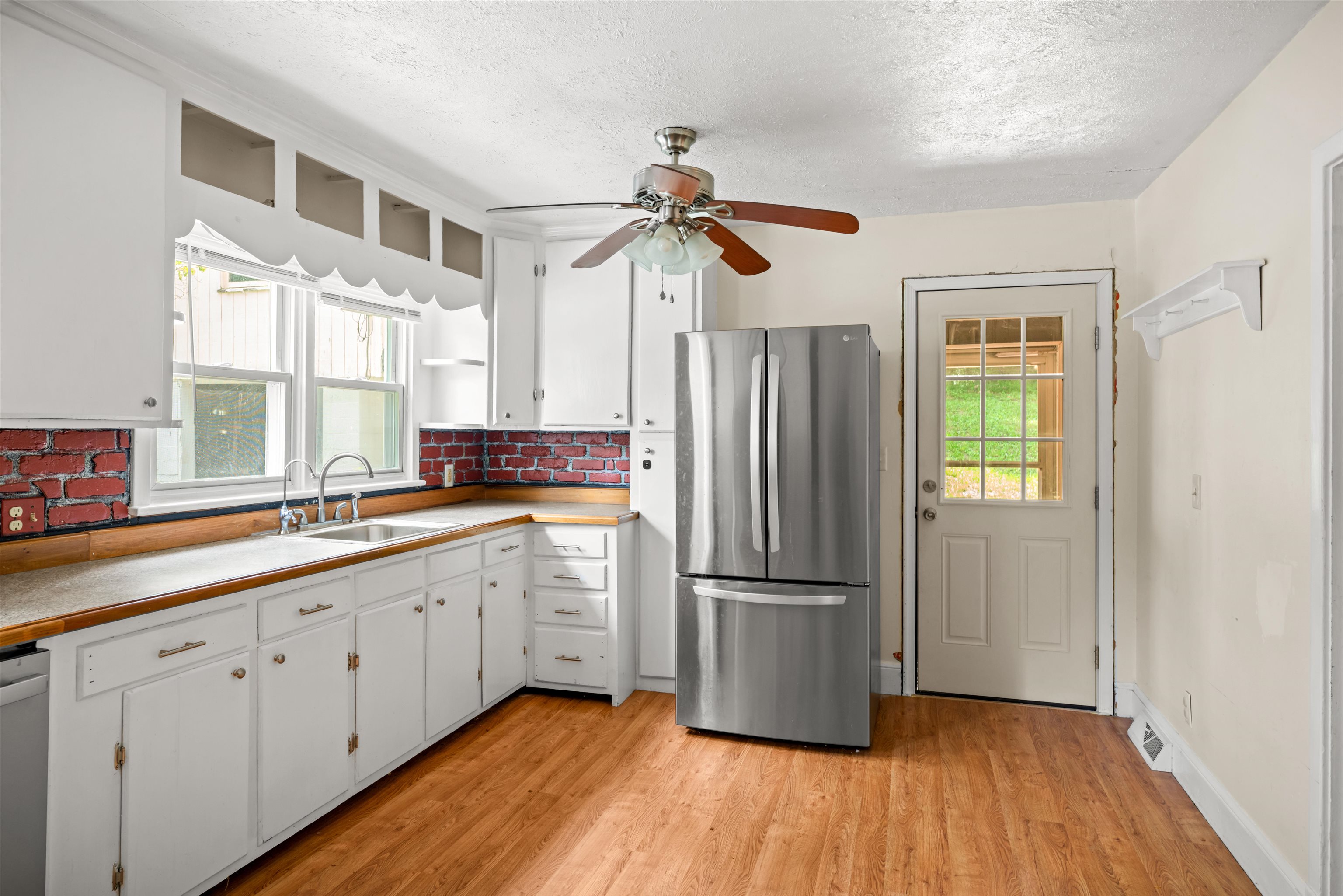131 OLD HERMITAGE RD, WAYNESBORO, Virginia 22980, 3 Bedrooms Bedrooms, ,1 BathroomBathrooms,Residential,131 OLD HERMITAGE RD,680184 MLS # 680184