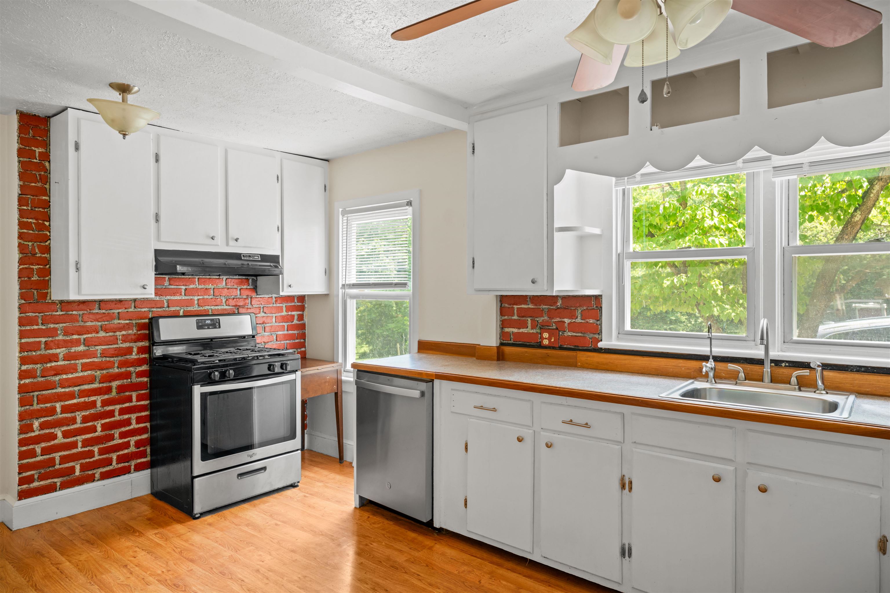 131 OLD HERMITAGE RD, WAYNESBORO, Virginia 22980, 3 Bedrooms Bedrooms, ,1 BathroomBathrooms,Residential,131 OLD HERMITAGE RD,680184 MLS # 680184