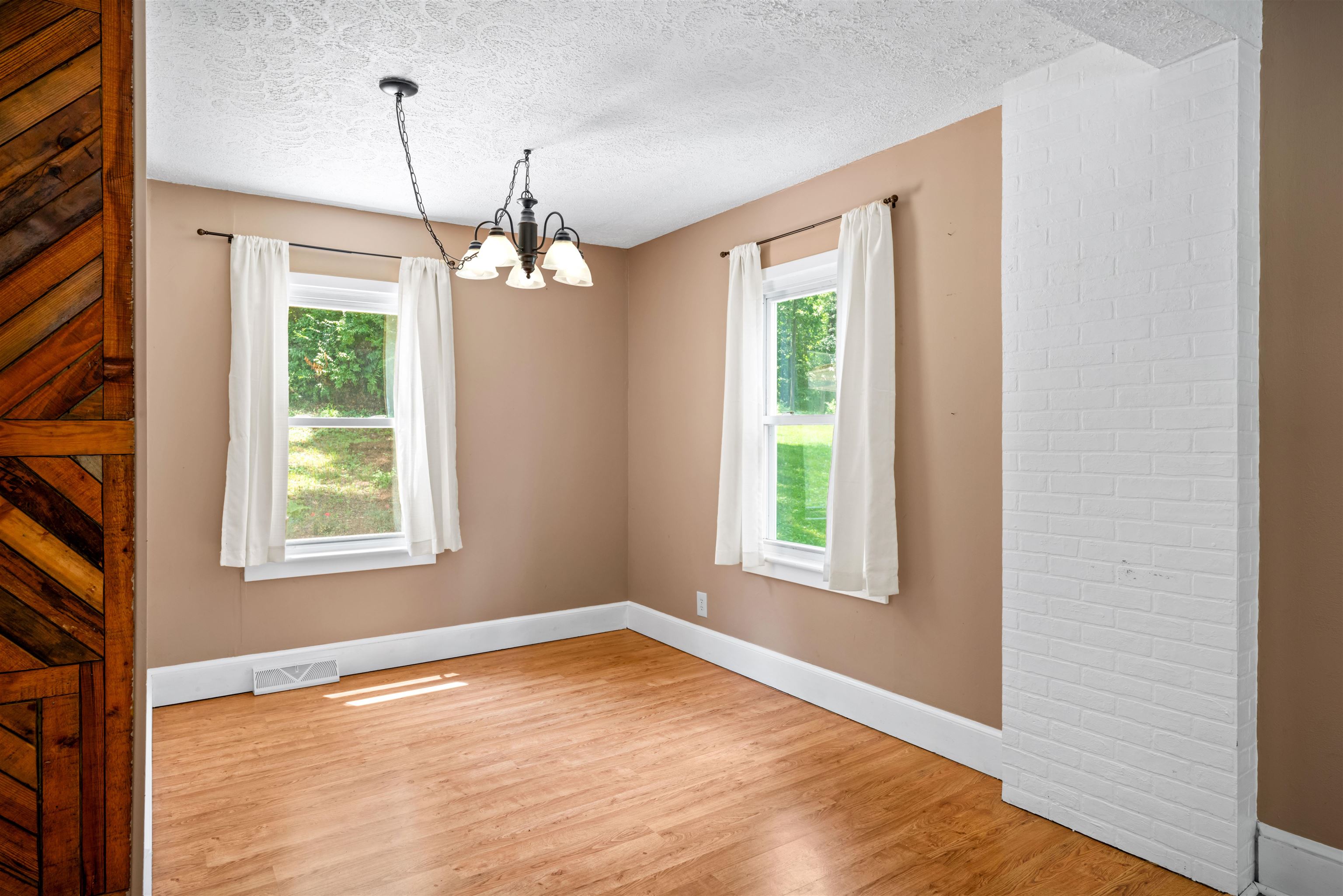 131 OLD HERMITAGE RD, WAYNESBORO, Virginia 22980, 3 Bedrooms Bedrooms, ,1 BathroomBathrooms,Residential,131 OLD HERMITAGE RD,680184 MLS # 680184
