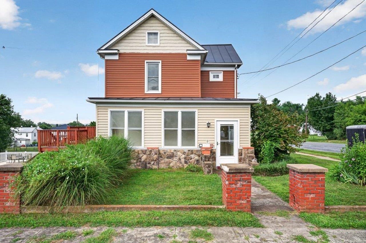 401 6TH ST, SHENANDOAH, Virginia 22849, 3 Bedrooms Bedrooms, ,1 BathroomBathrooms,Residential,401 6TH ST,680192 MLS # 680192