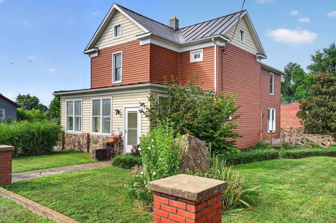 401 6TH ST, SHENANDOAH, Virginia 22849, 3 Bedrooms Bedrooms, ,1 BathroomBathrooms,Residential,401 6TH ST,680192 MLS # 680192