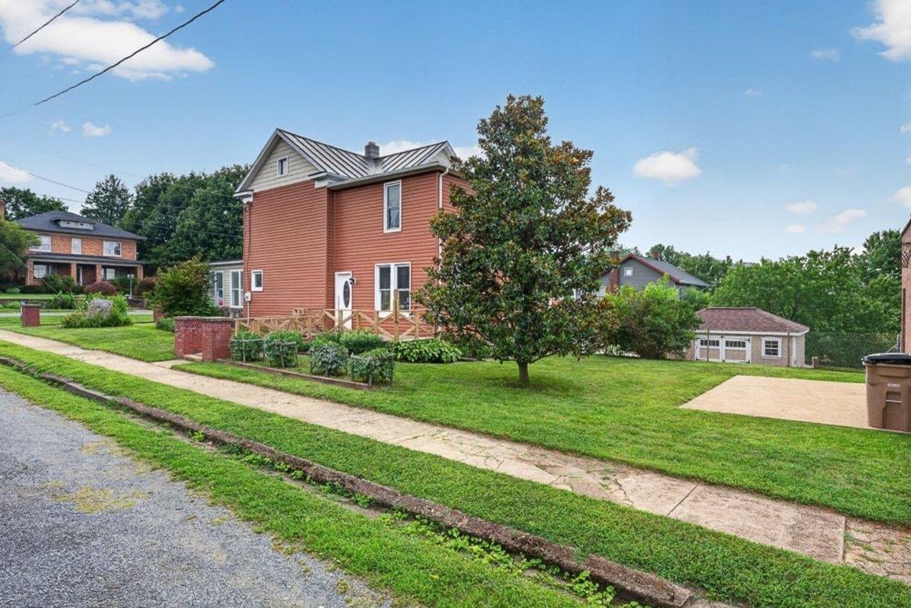 401 6TH ST, SHENANDOAH, Virginia 22849, 3 Bedrooms Bedrooms, ,1 BathroomBathrooms,Residential,401 6TH ST,680192 MLS # 680192