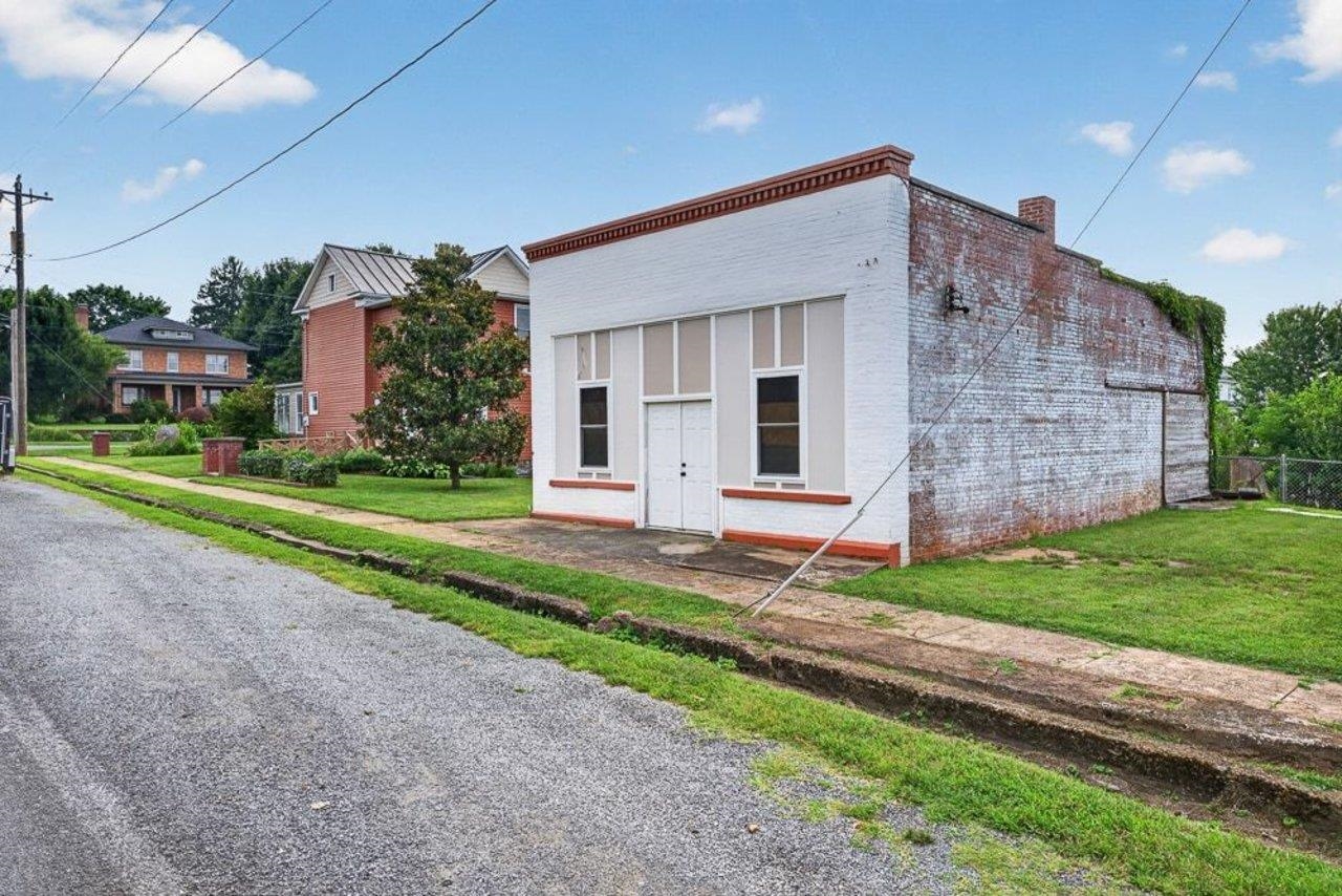 401 6TH ST, SHENANDOAH, Virginia 22849, 3 Bedrooms Bedrooms, ,1 BathroomBathrooms,Residential,401 6TH ST,680192 MLS # 680192
