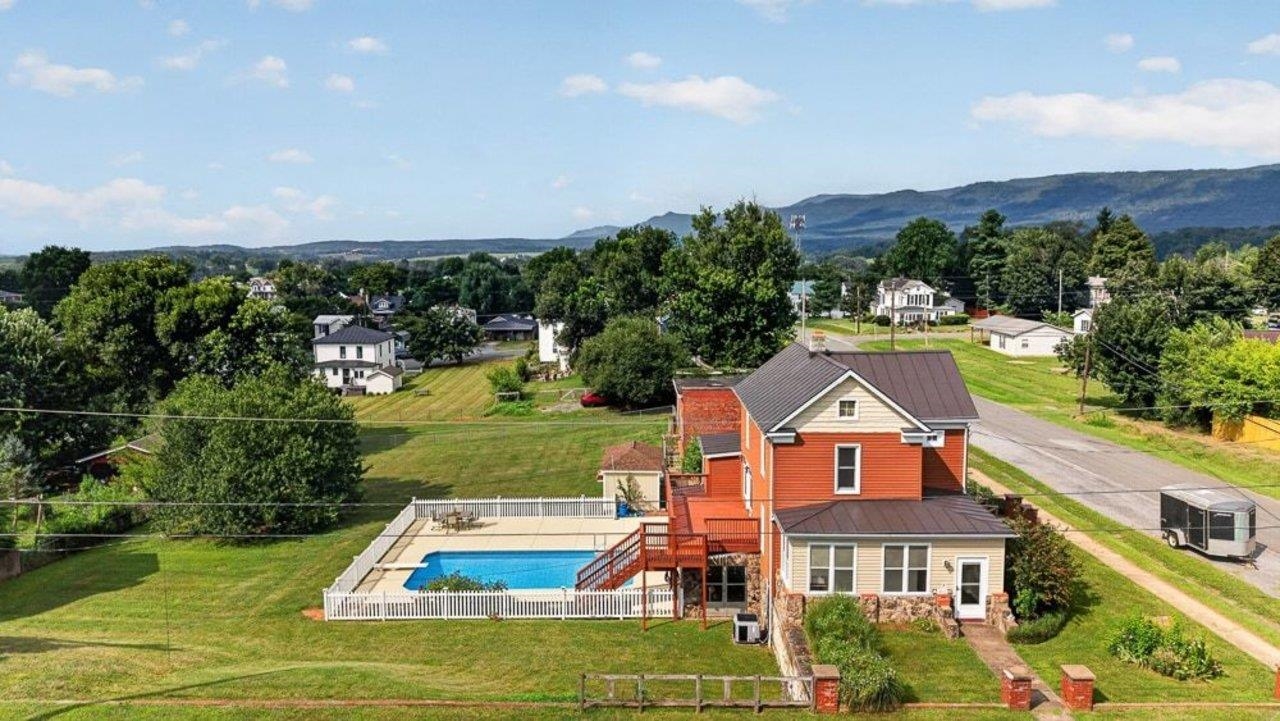401 6TH ST, SHENANDOAH, Virginia 22849, 3 Bedrooms Bedrooms, ,1 BathroomBathrooms,Residential,401 6TH ST,680192 MLS # 680192