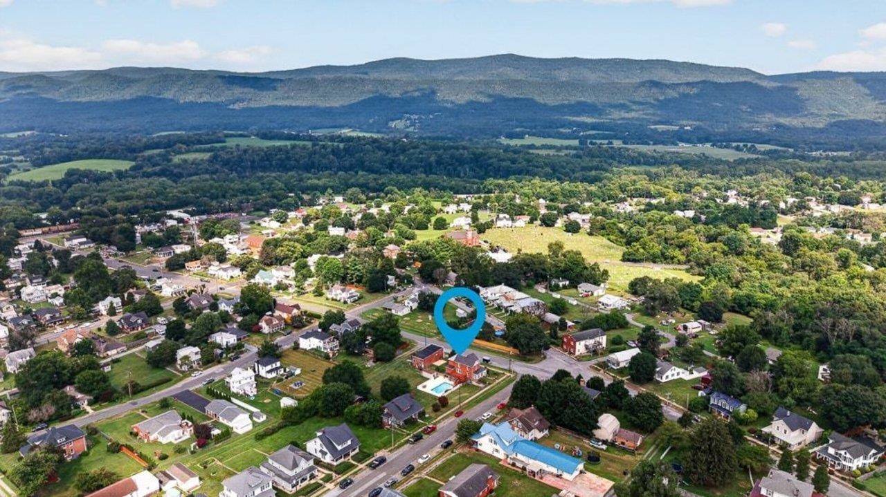 401 6TH ST, SHENANDOAH, Virginia 22849, 3 Bedrooms Bedrooms, ,1 BathroomBathrooms,Residential,401 6TH ST,680192 MLS # 680192