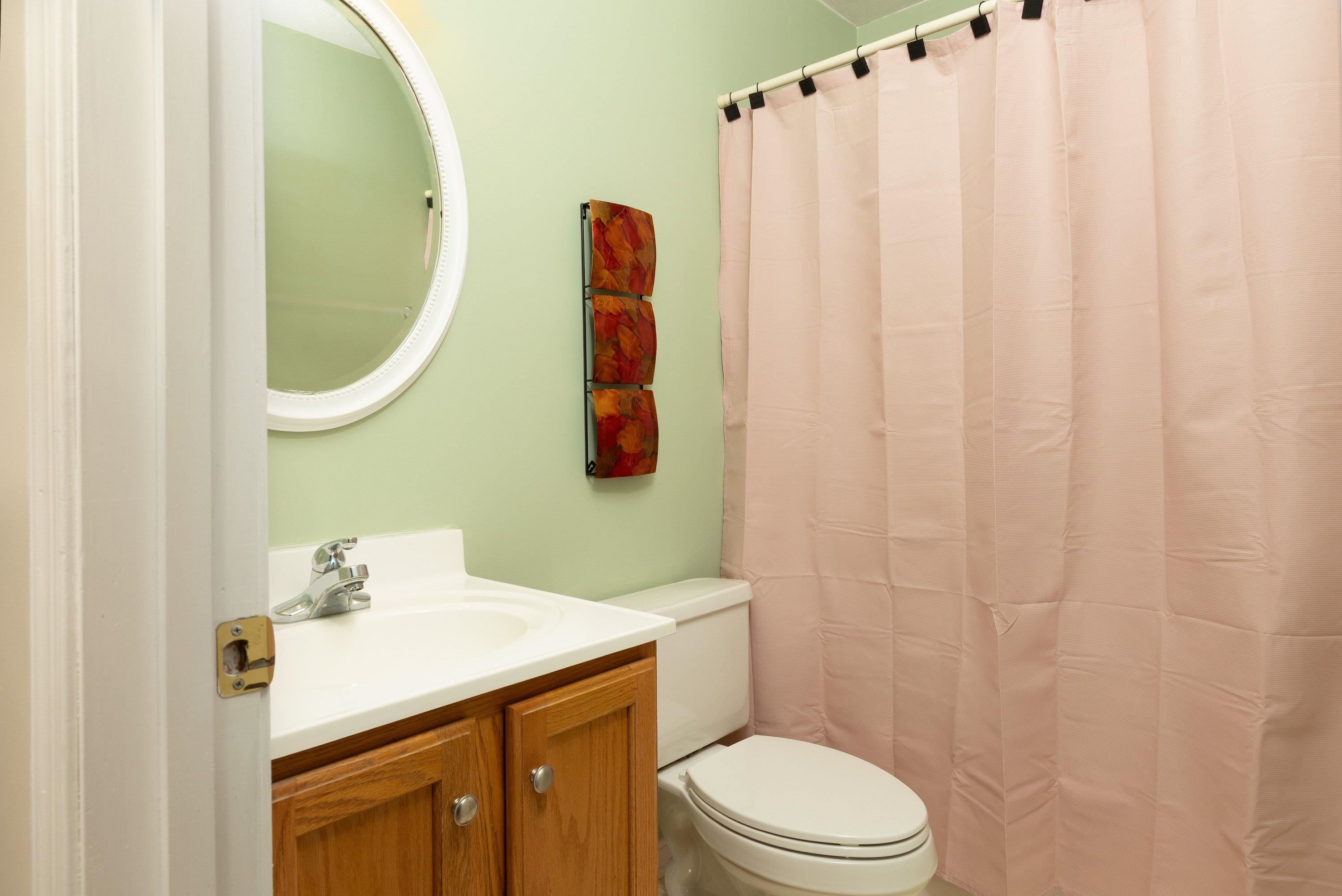 This full bathroom offers convenience to the upper level bedrooms and features a bathtub/shower combo and vanity with storage. This full bathroom offers convenience to the upper level bedrooms and features a bathtub/shower combo and vanity with storage.