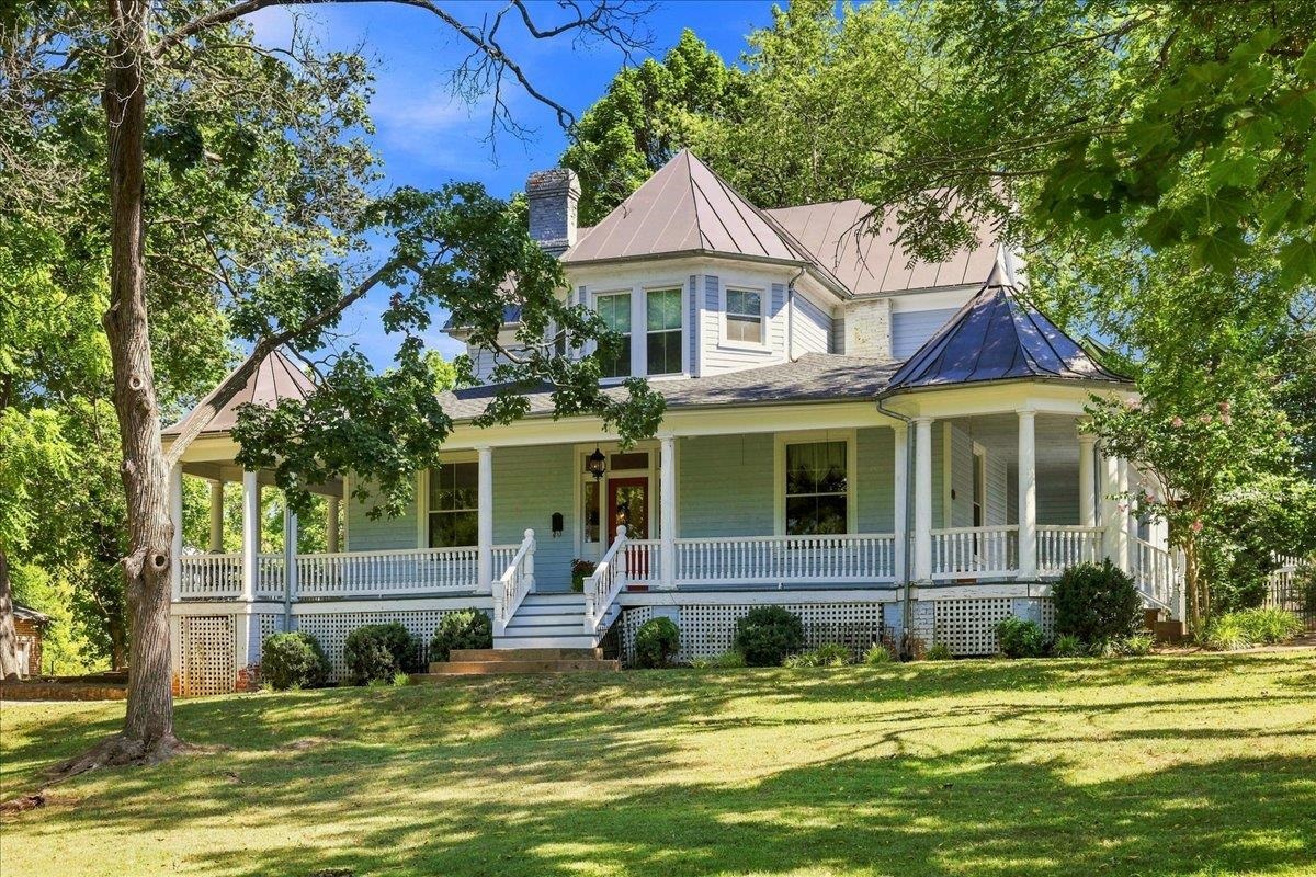 718 DONAGHE ST, STAUNTON, Virginia 24401, 4 Bedrooms Bedrooms, ,2 BathroomsBathrooms,Residential,718 DONAGHE ST,680194 MLS # 680194