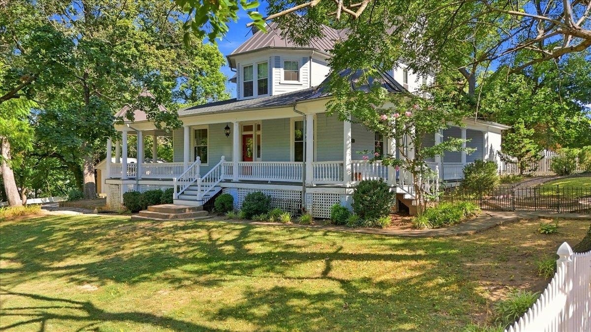 718 DONAGHE ST, STAUNTON, Virginia 24401, 4 Bedrooms Bedrooms, ,2 BathroomsBathrooms,Residential,718 DONAGHE ST,680194 MLS # 680194
