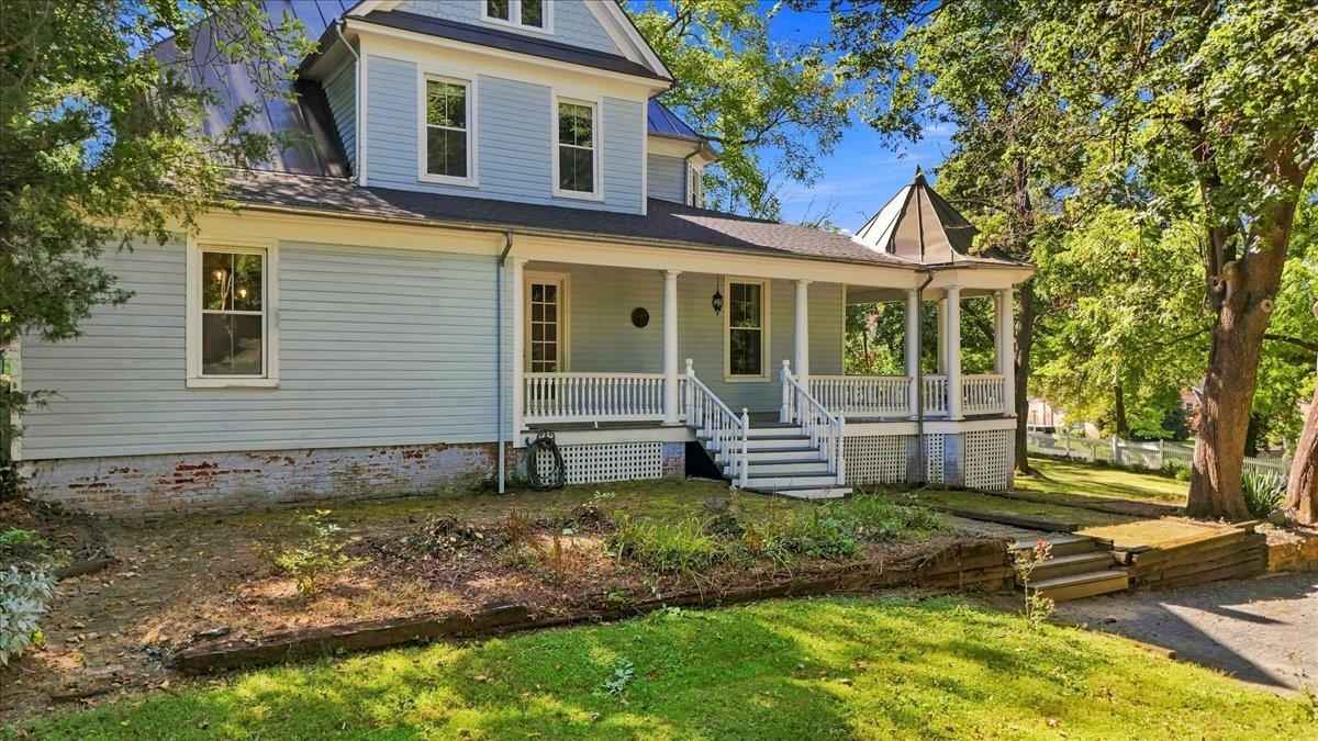 718 DONAGHE ST, STAUNTON, Virginia 24401, 4 Bedrooms Bedrooms, ,2 BathroomsBathrooms,Residential,718 DONAGHE ST,680194 MLS # 680194