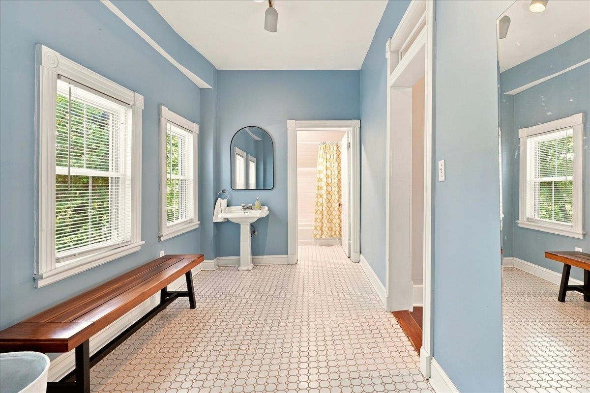 718 DONAGHE ST, STAUNTON, Virginia 24401, 4 Bedrooms Bedrooms, ,2 BathroomsBathrooms,Residential,718 DONAGHE ST,680194 MLS # 680194