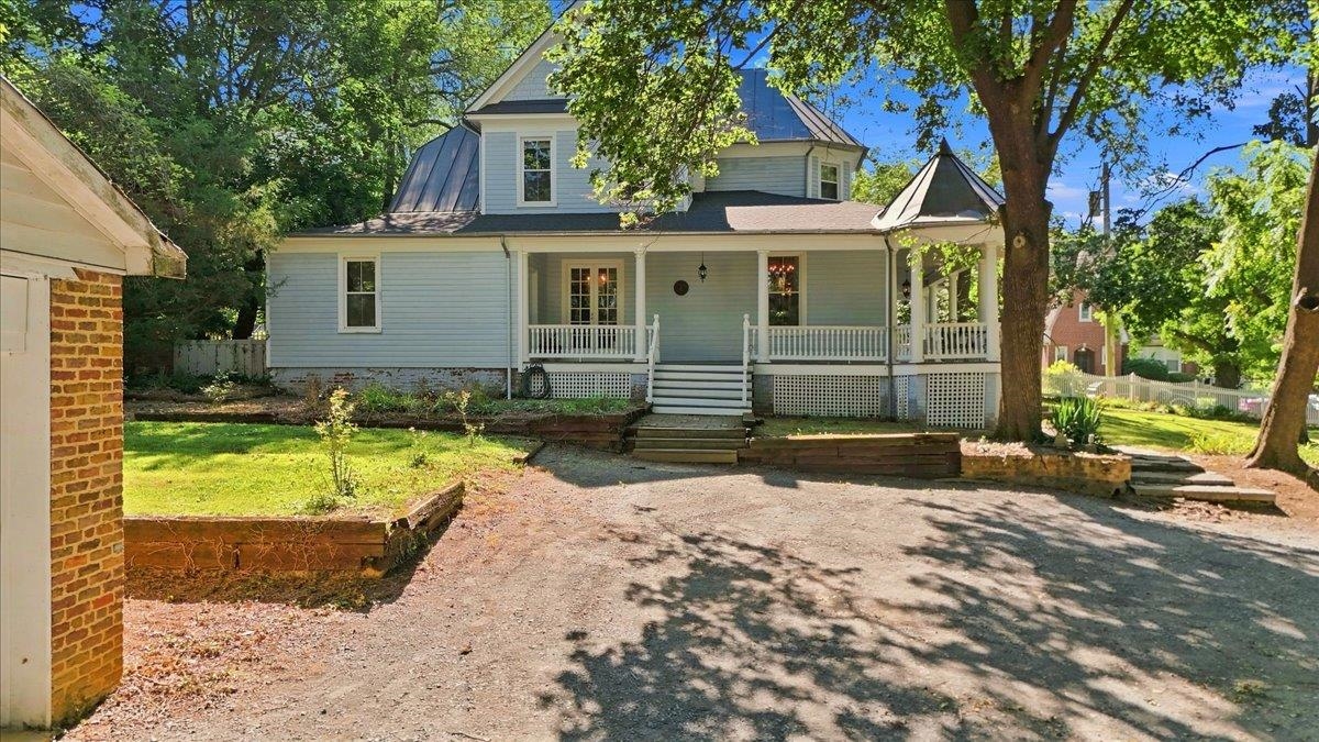 718 DONAGHE ST, STAUNTON, Virginia 24401, 4 Bedrooms Bedrooms, ,2 BathroomsBathrooms,Residential,718 DONAGHE ST,680194 MLS # 680194