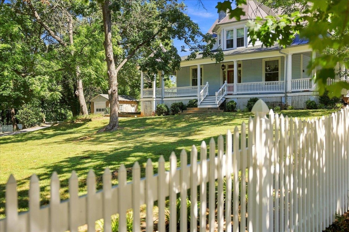 718 DONAGHE ST, STAUNTON, Virginia 24401, 4 Bedrooms Bedrooms, ,2 BathroomsBathrooms,Residential,718 DONAGHE ST,680194 MLS # 680194