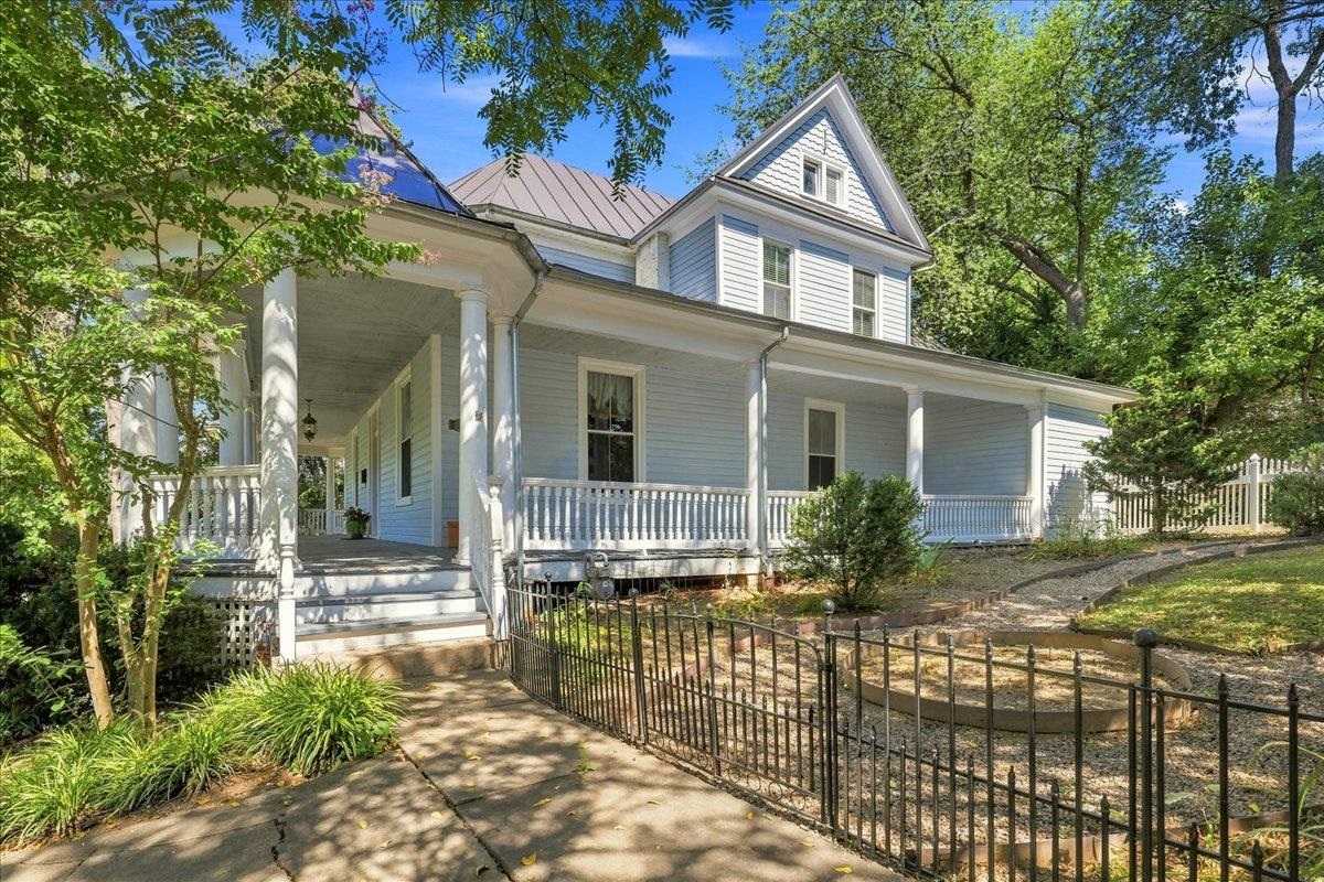 718 DONAGHE ST, STAUNTON, Virginia 24401, 4 Bedrooms Bedrooms, ,2 BathroomsBathrooms,Residential,718 DONAGHE ST,680194 MLS # 680194