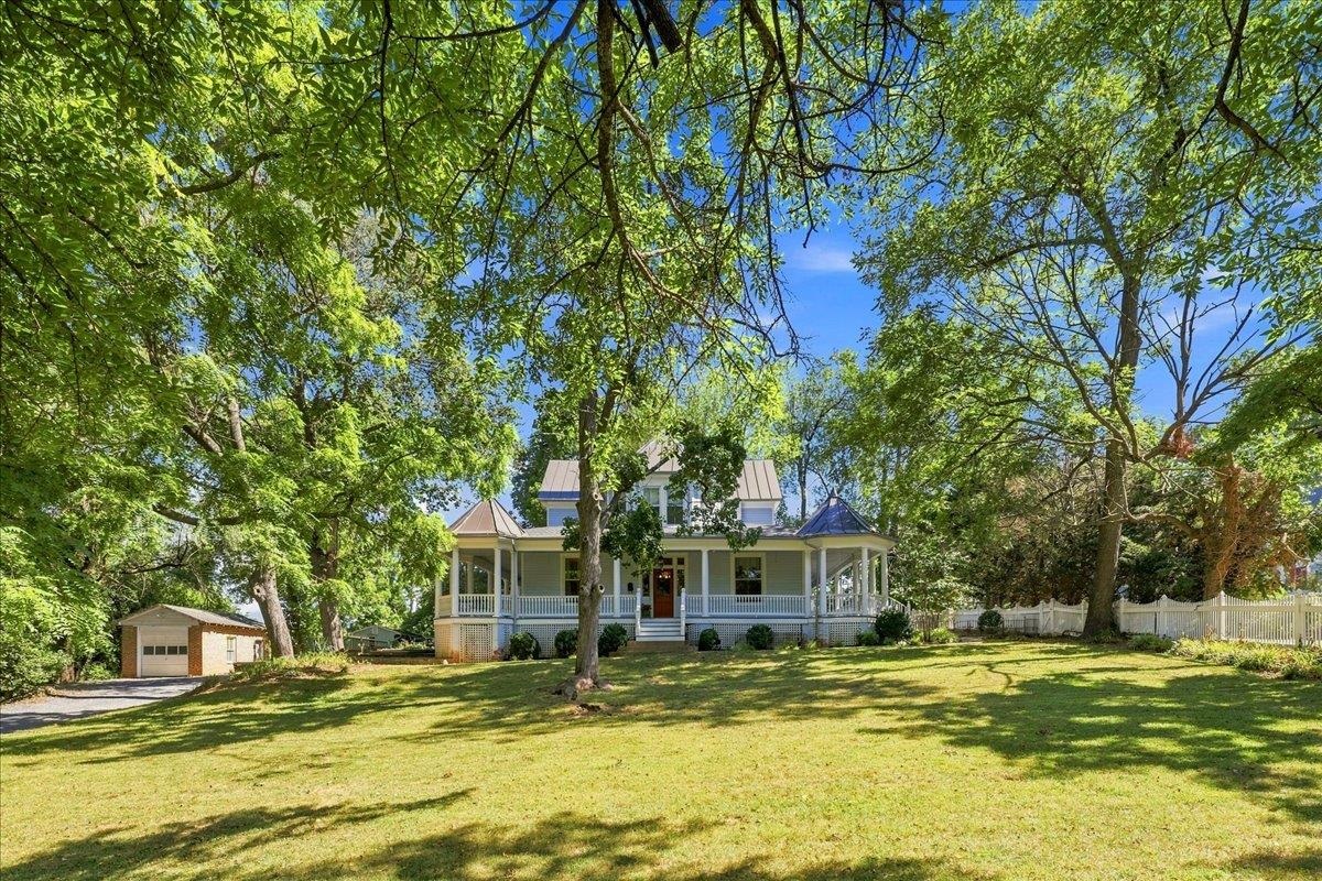 718 DONAGHE ST, STAUNTON, Virginia 24401, 4 Bedrooms Bedrooms, ,2 BathroomsBathrooms,Residential,718 DONAGHE ST,680194 MLS # 680194