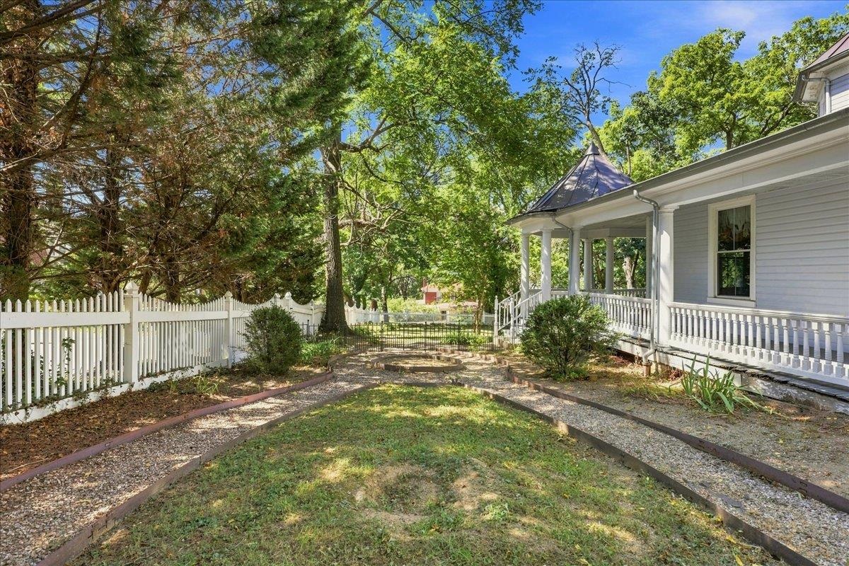 718 DONAGHE ST, STAUNTON, Virginia 24401, 4 Bedrooms Bedrooms, ,2 BathroomsBathrooms,Residential,718 DONAGHE ST,680194 MLS # 680194
