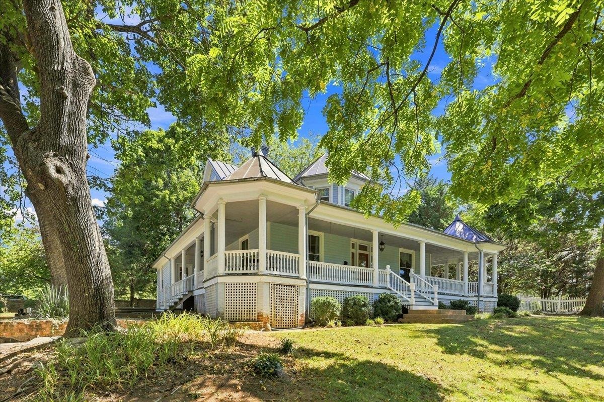 718 DONAGHE ST, STAUNTON, Virginia 24401, 4 Bedrooms Bedrooms, ,2 BathroomsBathrooms,Residential,718 DONAGHE ST,680194 MLS # 680194