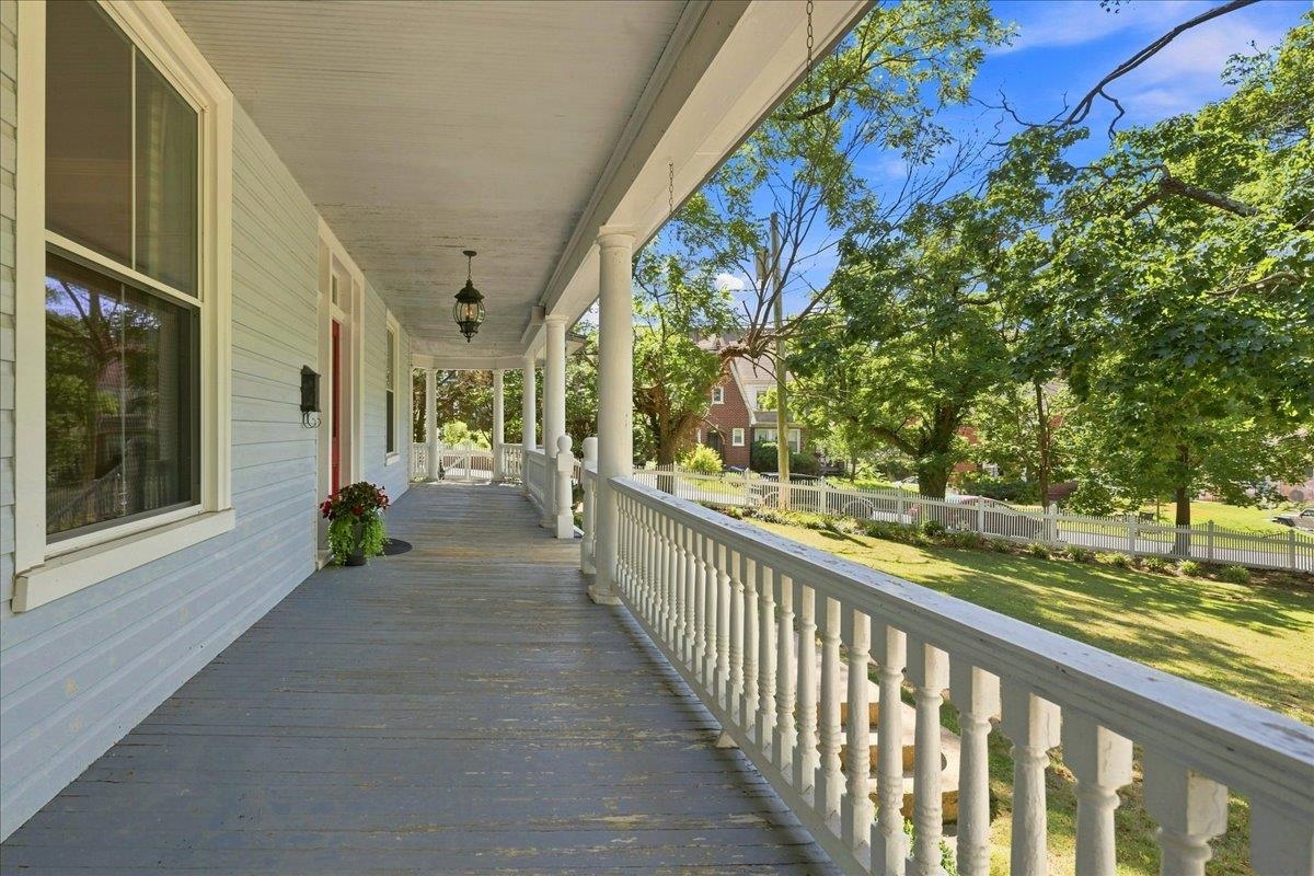 718 DONAGHE ST, STAUNTON, Virginia 24401, 4 Bedrooms Bedrooms, ,2 BathroomsBathrooms,Residential,718 DONAGHE ST,680194 MLS # 680194