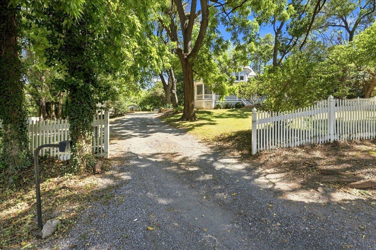 718 DONAGHE ST, STAUNTON, Virginia 24401, 4 Bedrooms Bedrooms, ,2 BathroomsBathrooms,Residential,718 DONAGHE ST,680194 MLS # 680194