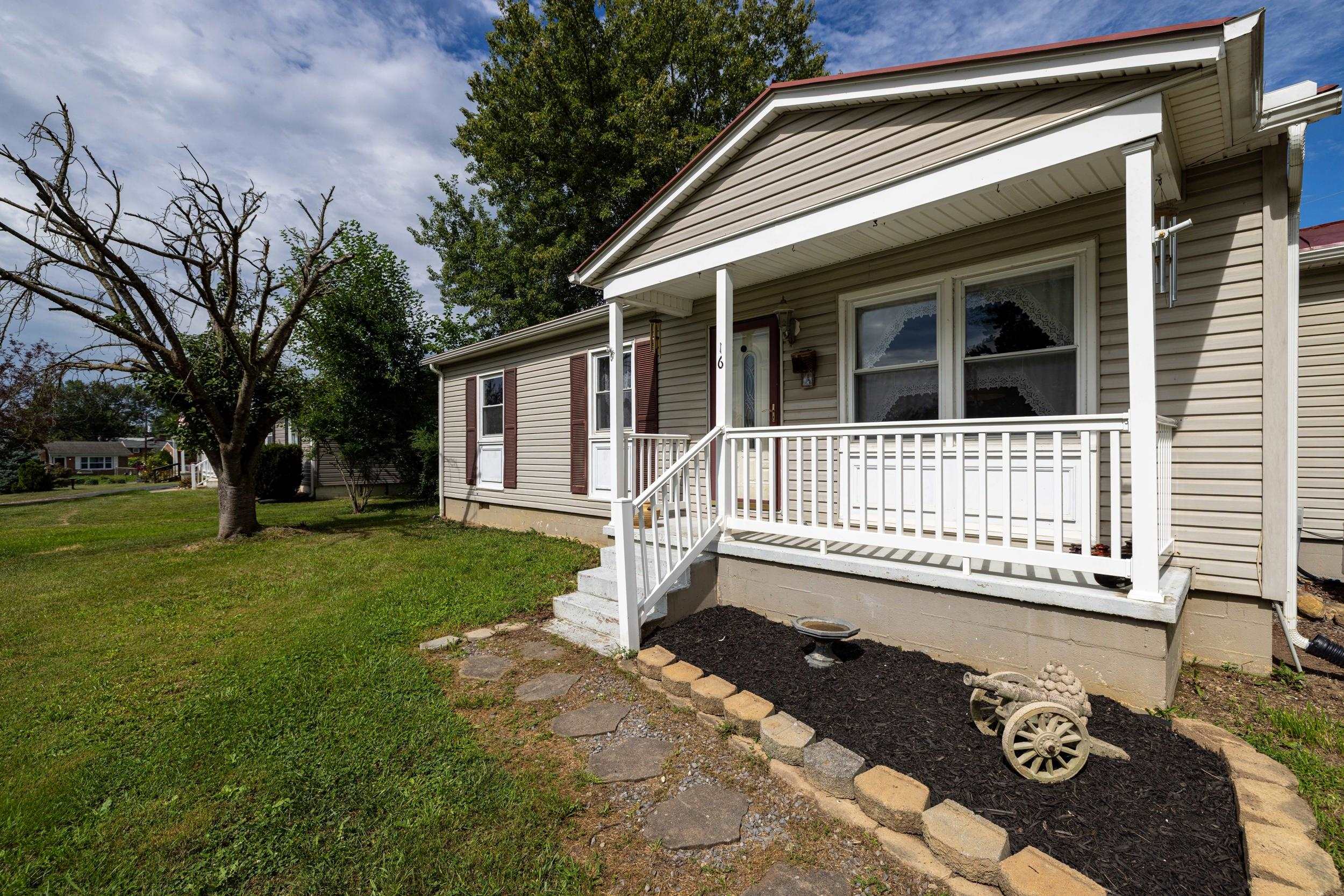 16 SHEN VALLEY DR, WEYERS CAVE, Virginia 22846, 3 Bedrooms Bedrooms, ,1 BathroomBathrooms,Residential,16 SHEN VALLEY DR,680196 MLS # 680196 16 SHEN VALLEY DR, WEYERS CAVE, Virginia 22846, 3 Bedrooms Bedrooms, ,1 BathroomBathrooms,Residential,16 SHEN VALLEY DR,680196 MLS # 680196