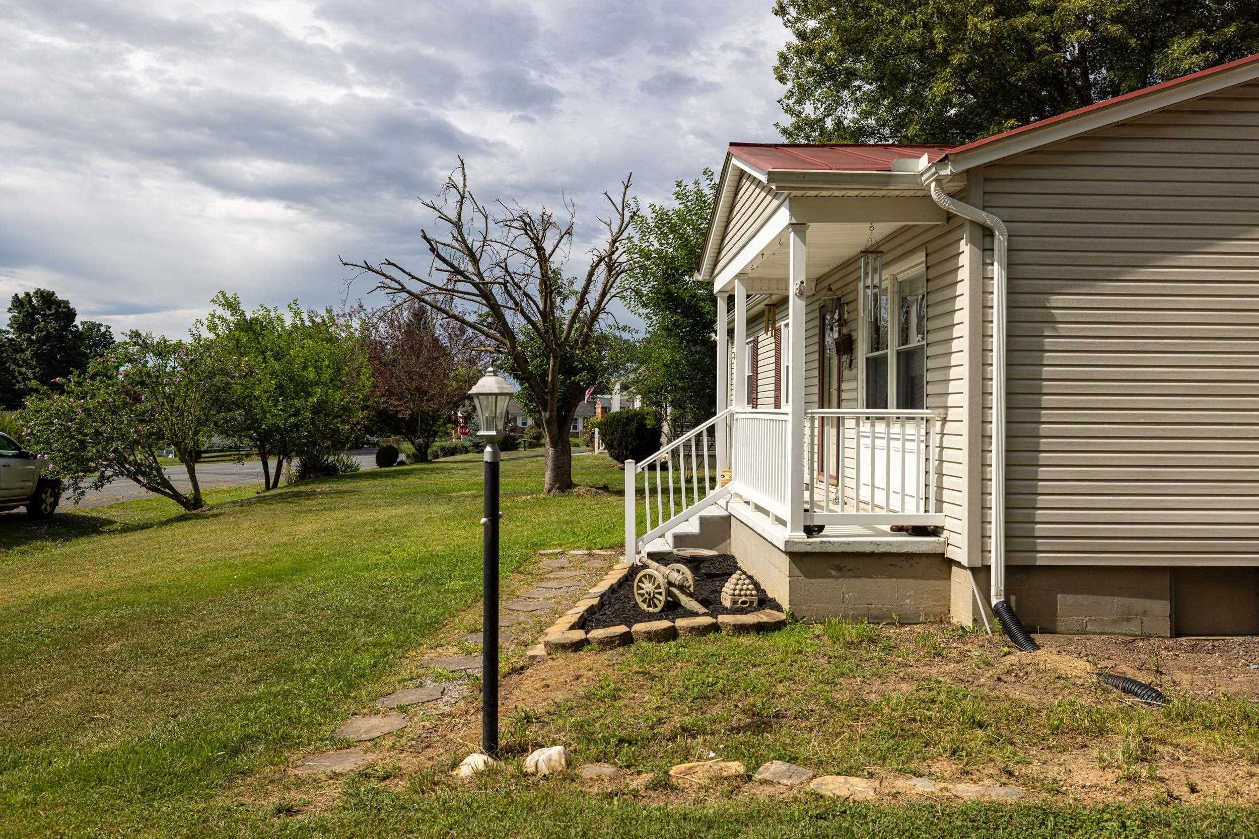 16 SHEN VALLEY DR, WEYERS CAVE, Virginia 22846, 3 Bedrooms Bedrooms, ,1 BathroomBathrooms,Residential,16 SHEN VALLEY DR,680196 MLS # 680196 16 SHEN VALLEY DR, WEYERS CAVE, Virginia 22846, 3 Bedrooms Bedrooms, ,1 BathroomBathrooms,Residential,16 SHEN VALLEY DR,680196 MLS # 680196
