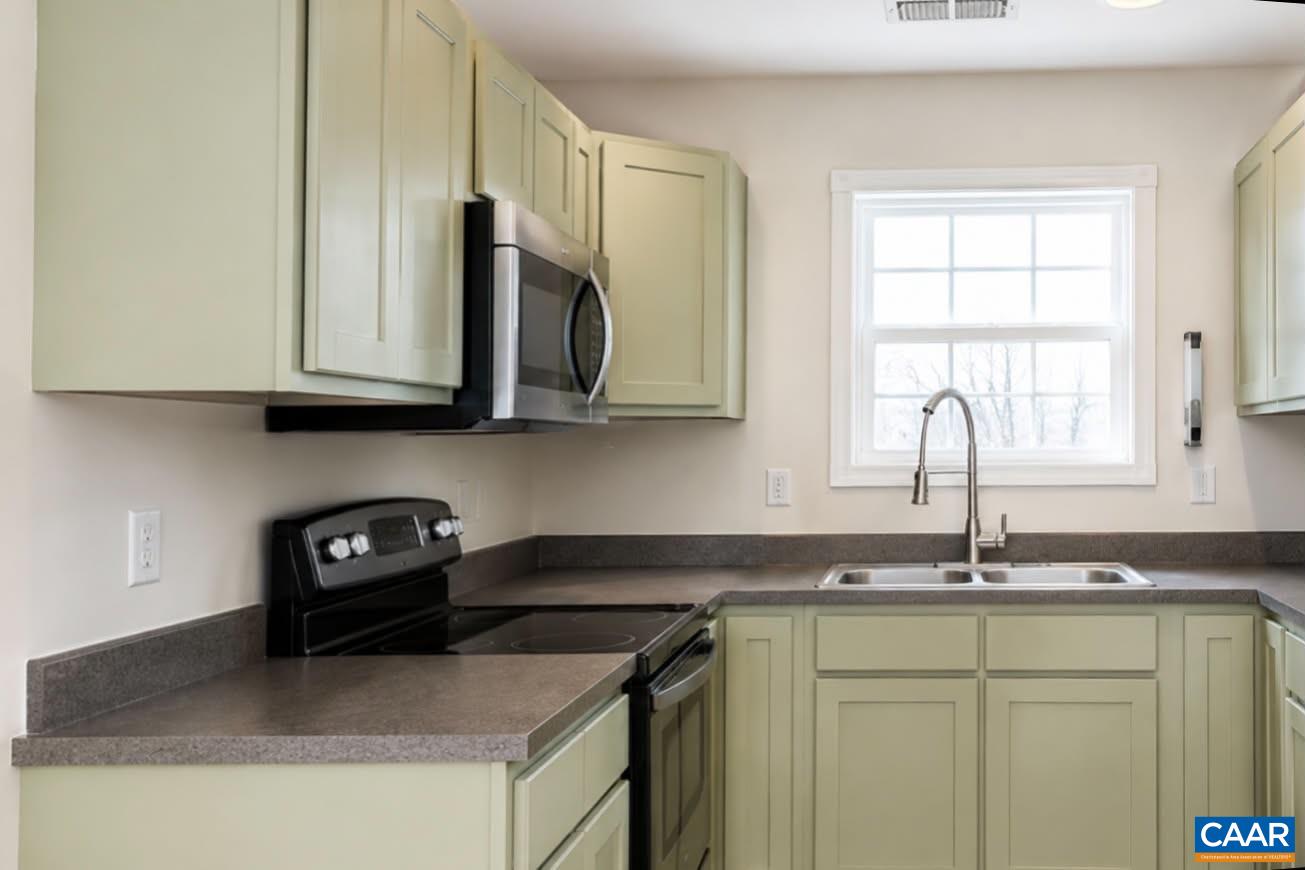 117 WATERBURY CT, CHARLOTTESVILLE, Virginia 22902, 3 Bedrooms Bedrooms, ,2 BathroomsBathrooms,Residential,117 WATERBURY CT,680210 MLS # 680210