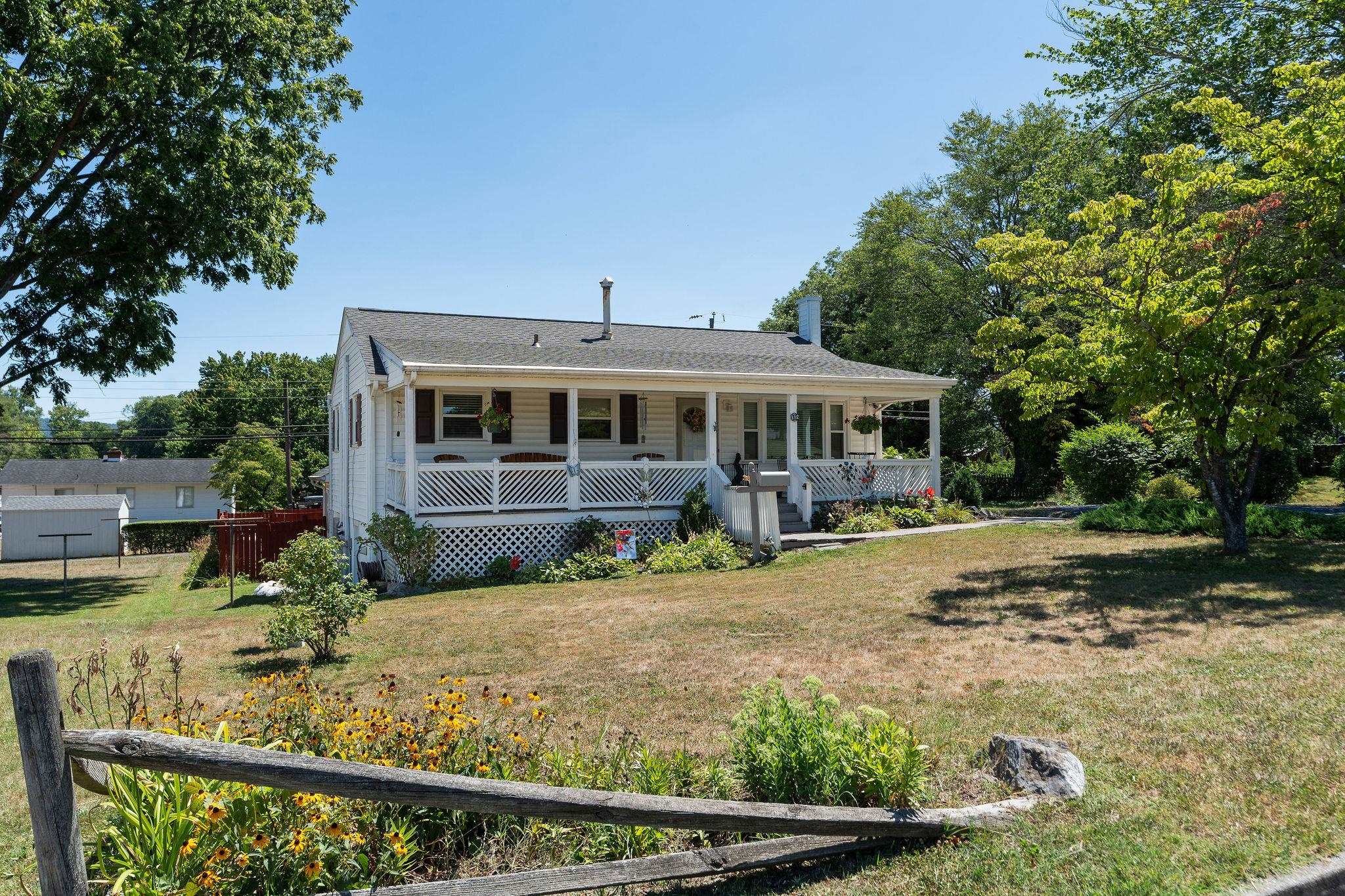 312 EDWARD AVE, WAYNESBORO, Virginia 22980, 3 Bedrooms Bedrooms, ,2 BathroomsBathrooms,Residential,312 EDWARD AVE,680220 MLS # 680220