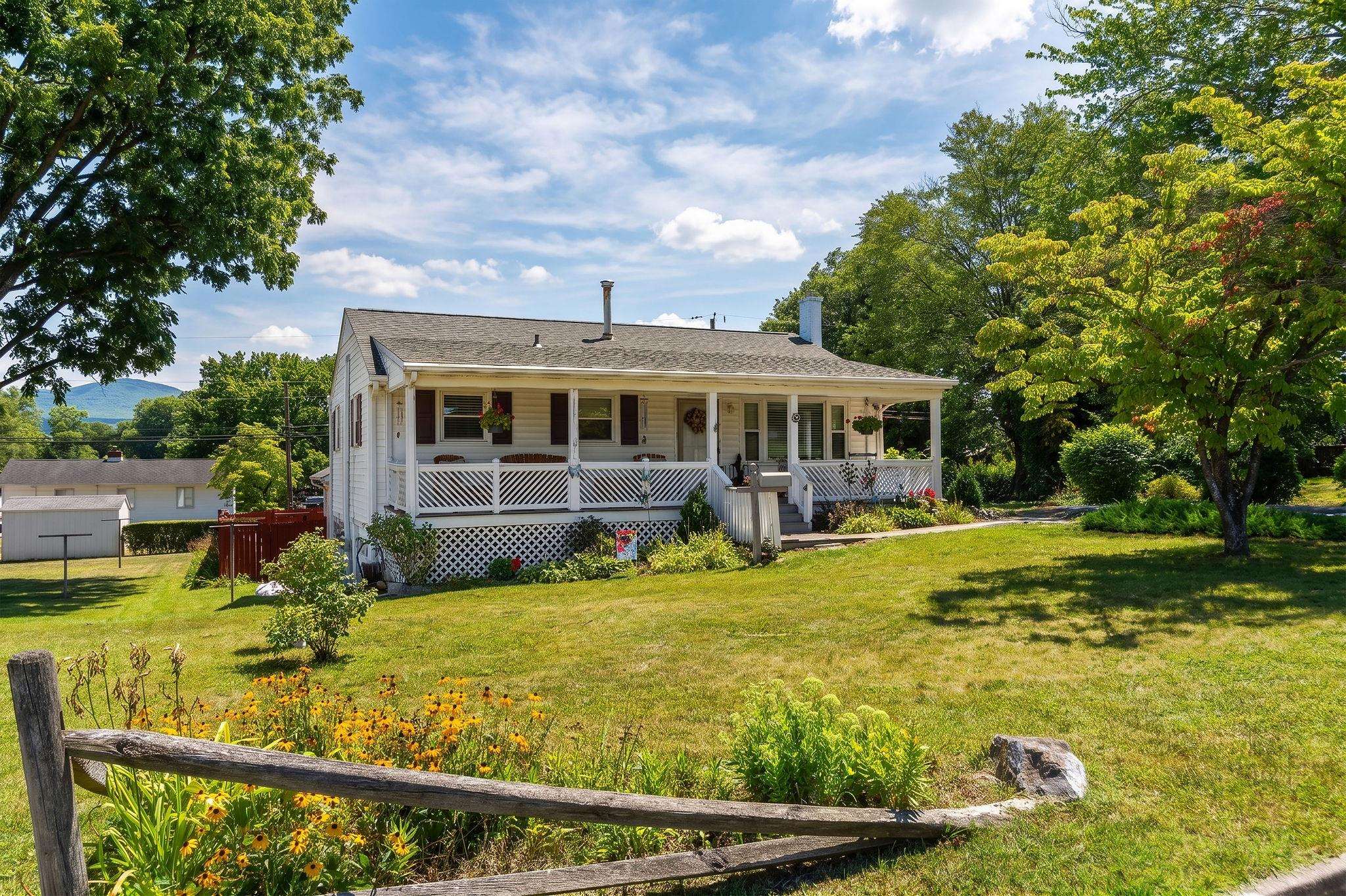 312 EDWARD AVE, WAYNESBORO, Virginia 22980, 3 Bedrooms Bedrooms, ,2 BathroomsBathrooms,Residential,312 EDWARD AVE,680220 MLS # 680220
