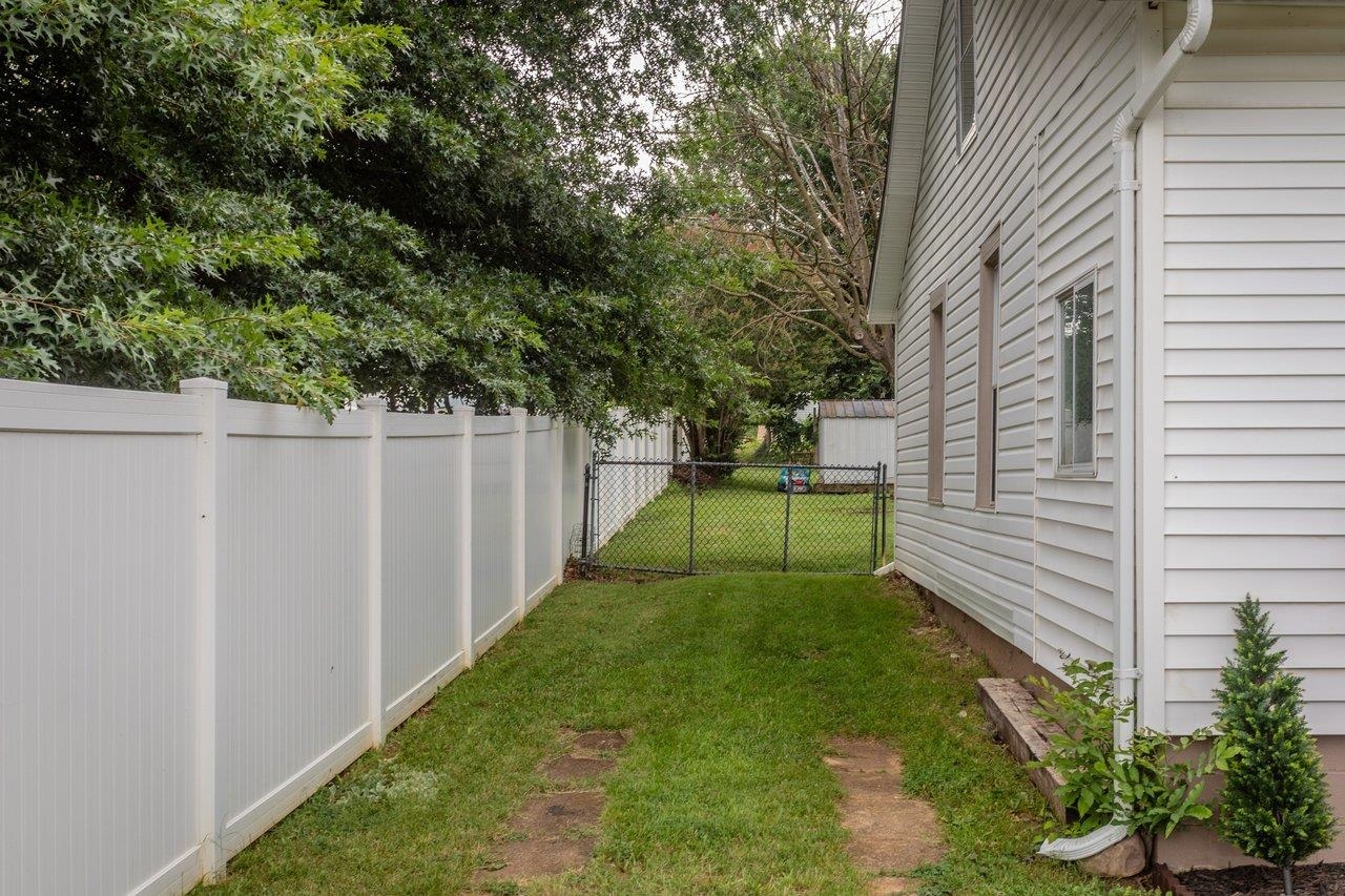 508 SEVENTH ST, SHENANDOAH, Virginia 22849, 2 Bedrooms Bedrooms, ,1 BathroomBathrooms,Residential,508 SEVENTH ST,680155 MLS # 680155