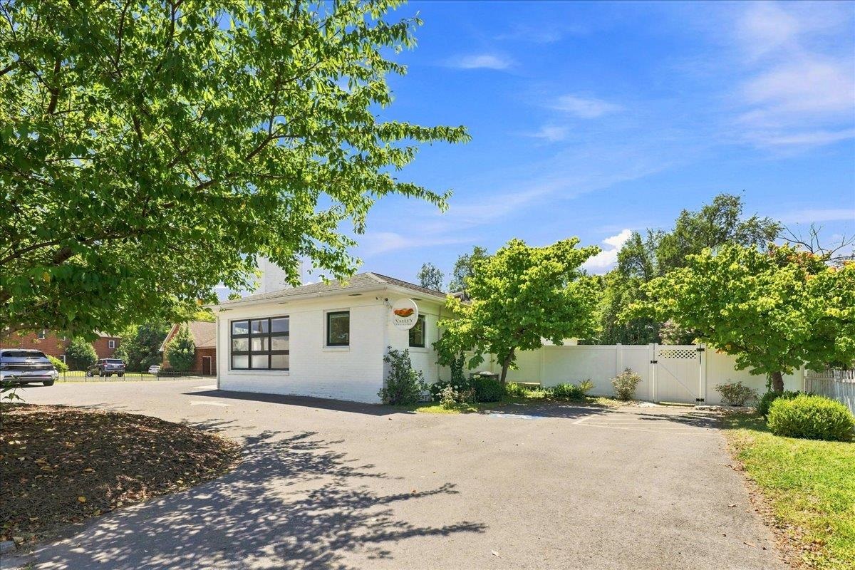 15 SOUTHGATE CT, HARRISONBURG, Virginia 22801, ,Commercial,15 SOUTHGATE CT,680250 MLS # 680250 15 SOUTHGATE CT, HARRISONBURG, Virginia 22801, ,Commercial,15 SOUTHGATE CT,680250 MLS # 680250
