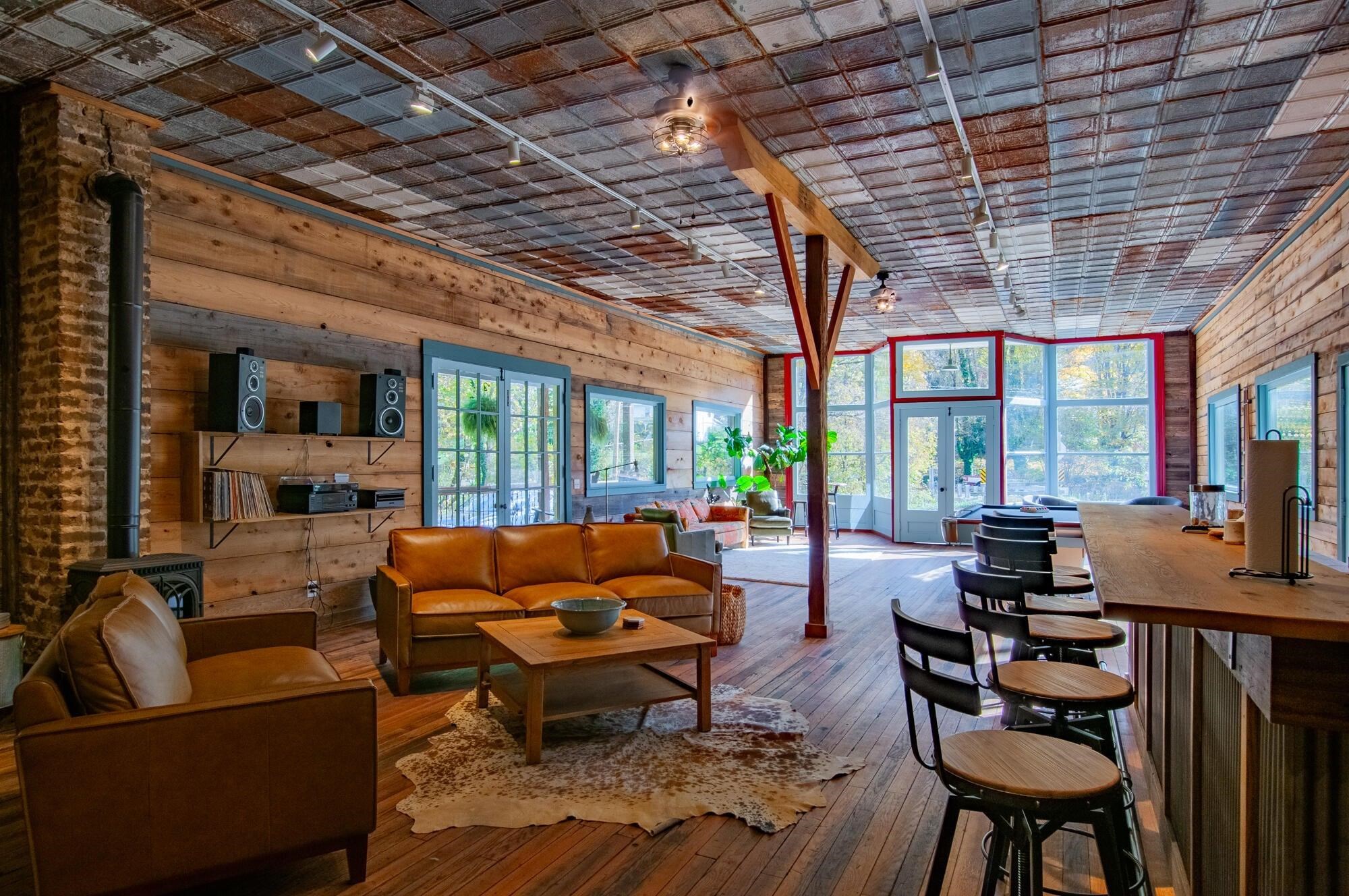 Step inside the main level which features a spectacular 1,400 Sq Ft of entertainment space.