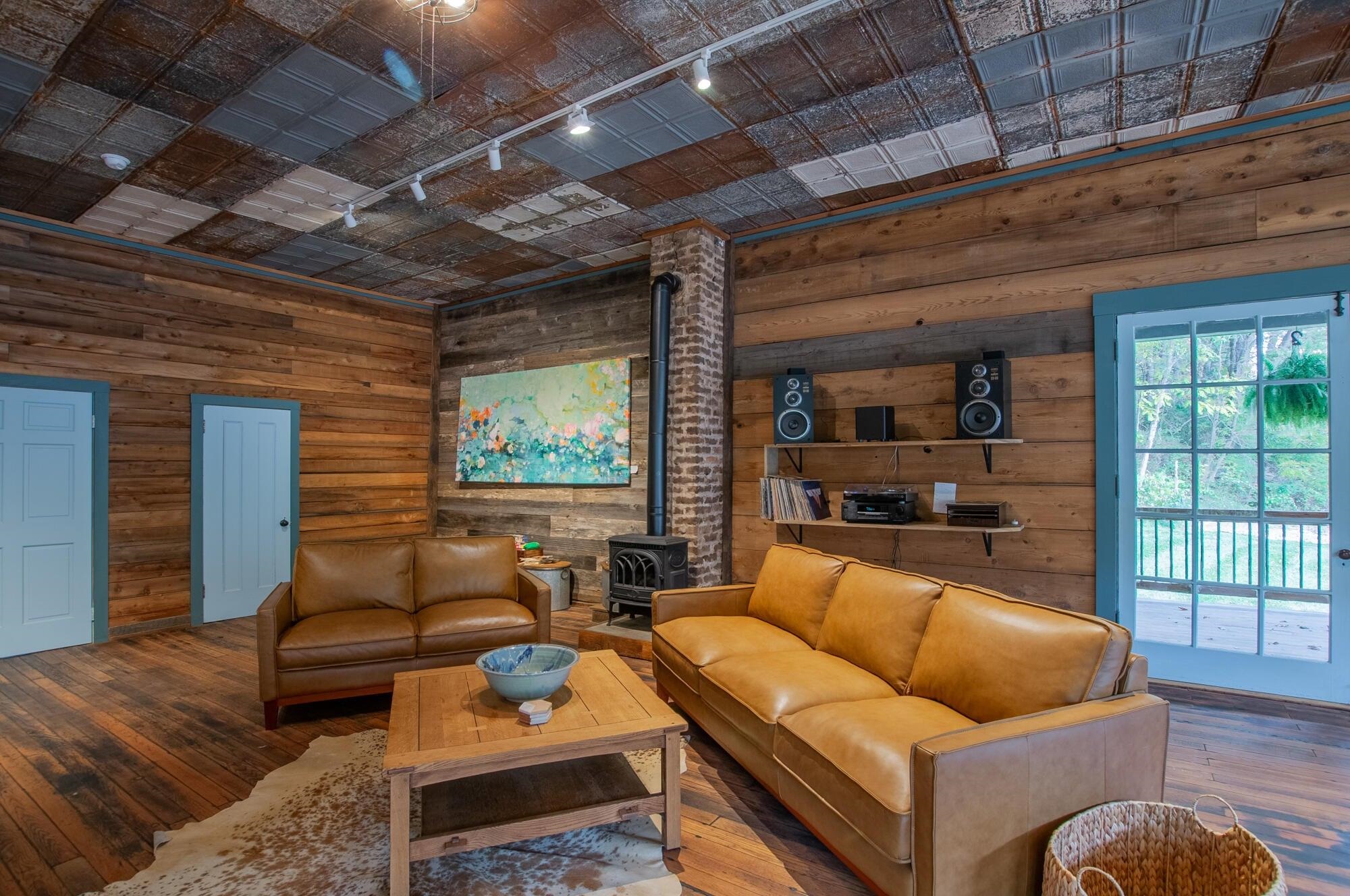 Gather around the gas fire place and sip hot cocoa.
