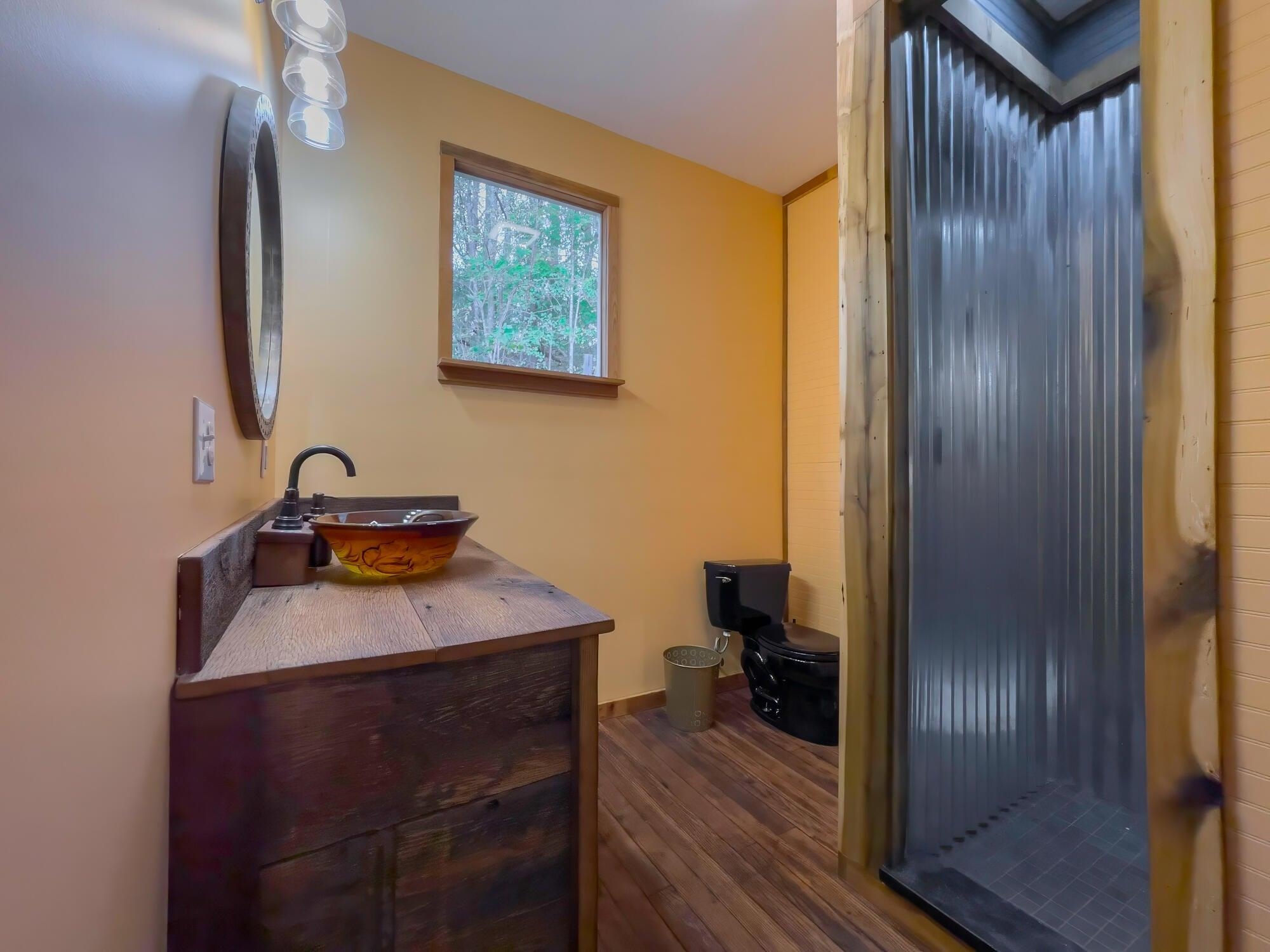Main level full bathroom