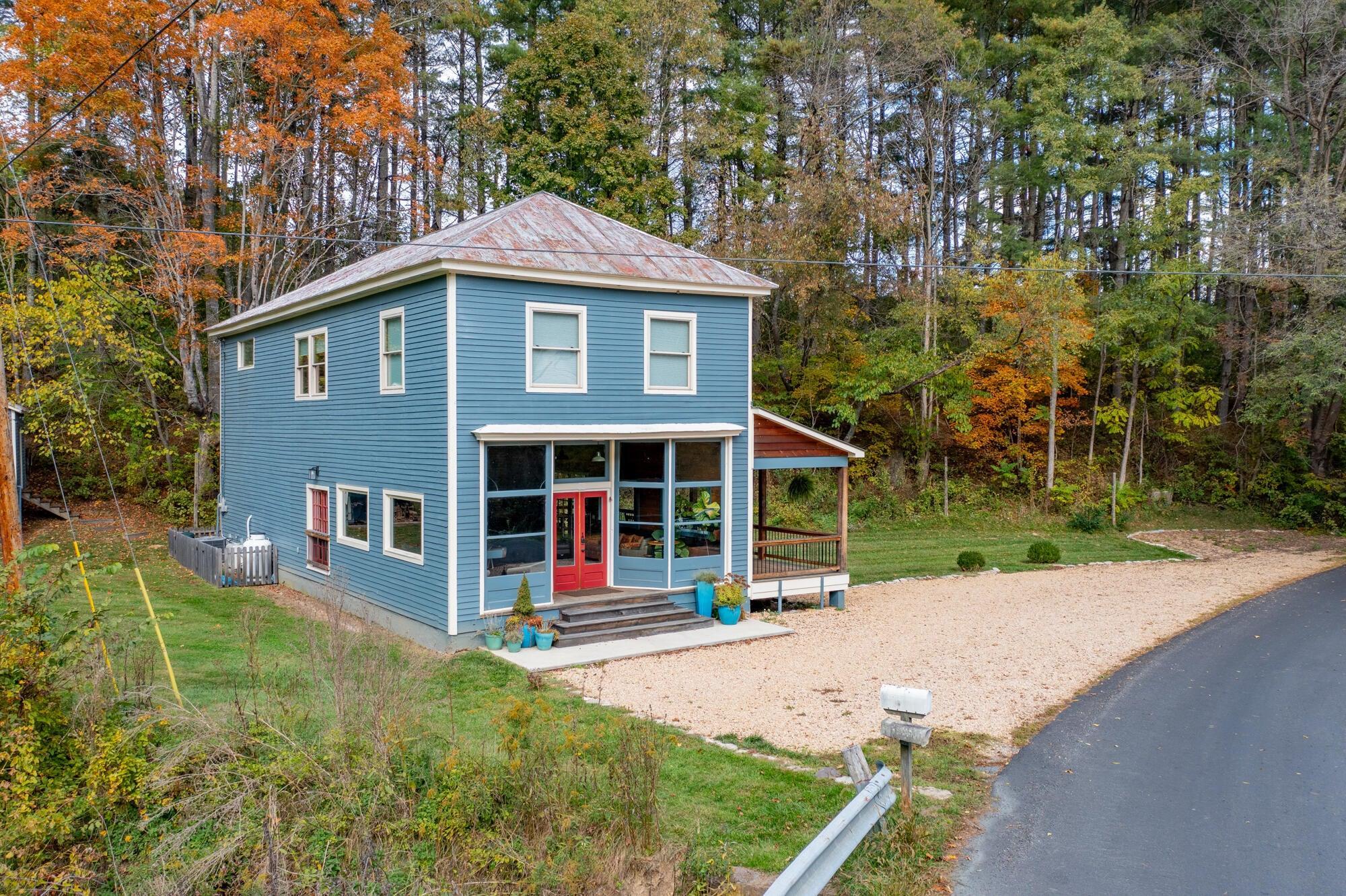 Located a few minutes from the Seclusion wedding venue, the George Washington National Forest & nearby to all the hiking, biking & recreational activity your heart could desire!!