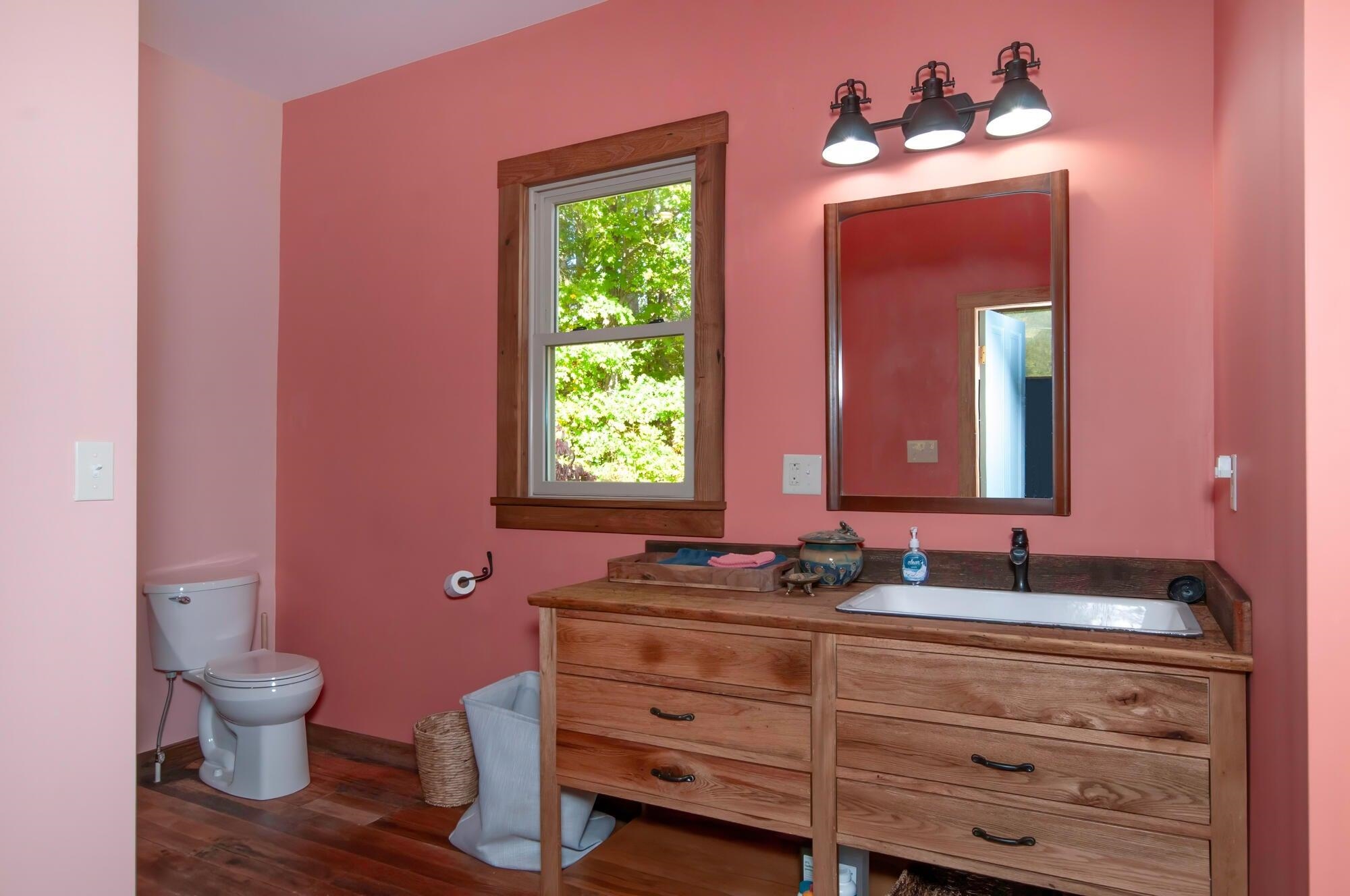 2nd floor bathroom