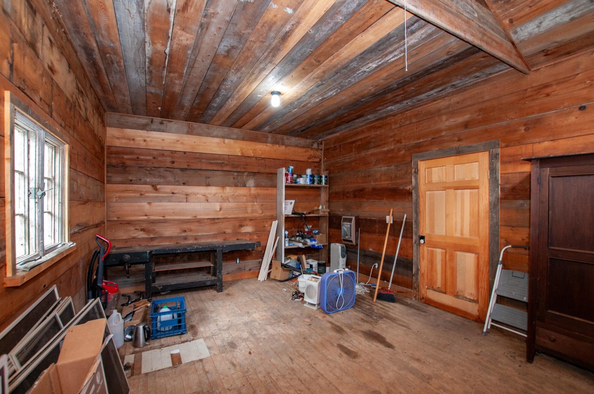 Shed could be used as storage or a workshop!