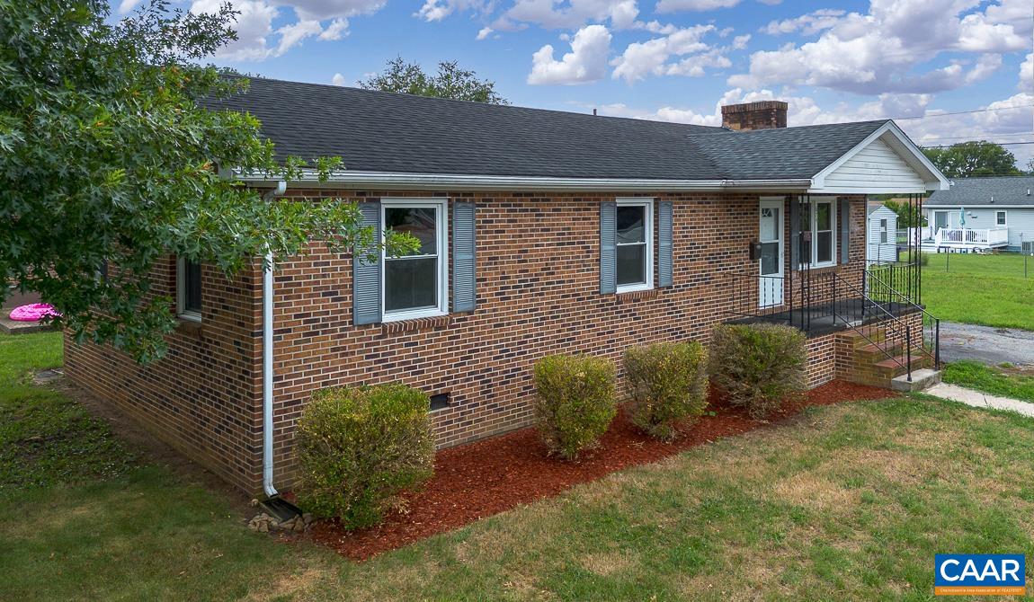 674 E 14TH ST, BUENA VISTA, Virginia 24416, 3 Bedrooms Bedrooms, ,2 BathroomsBathrooms,Residential,674 E 14TH ST,680229 MLS # 680229