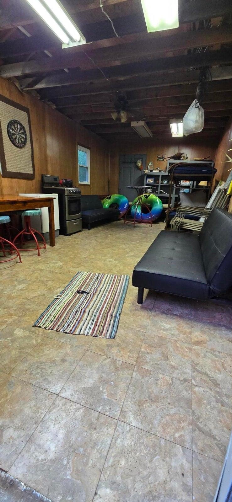 Has electricity and AC
