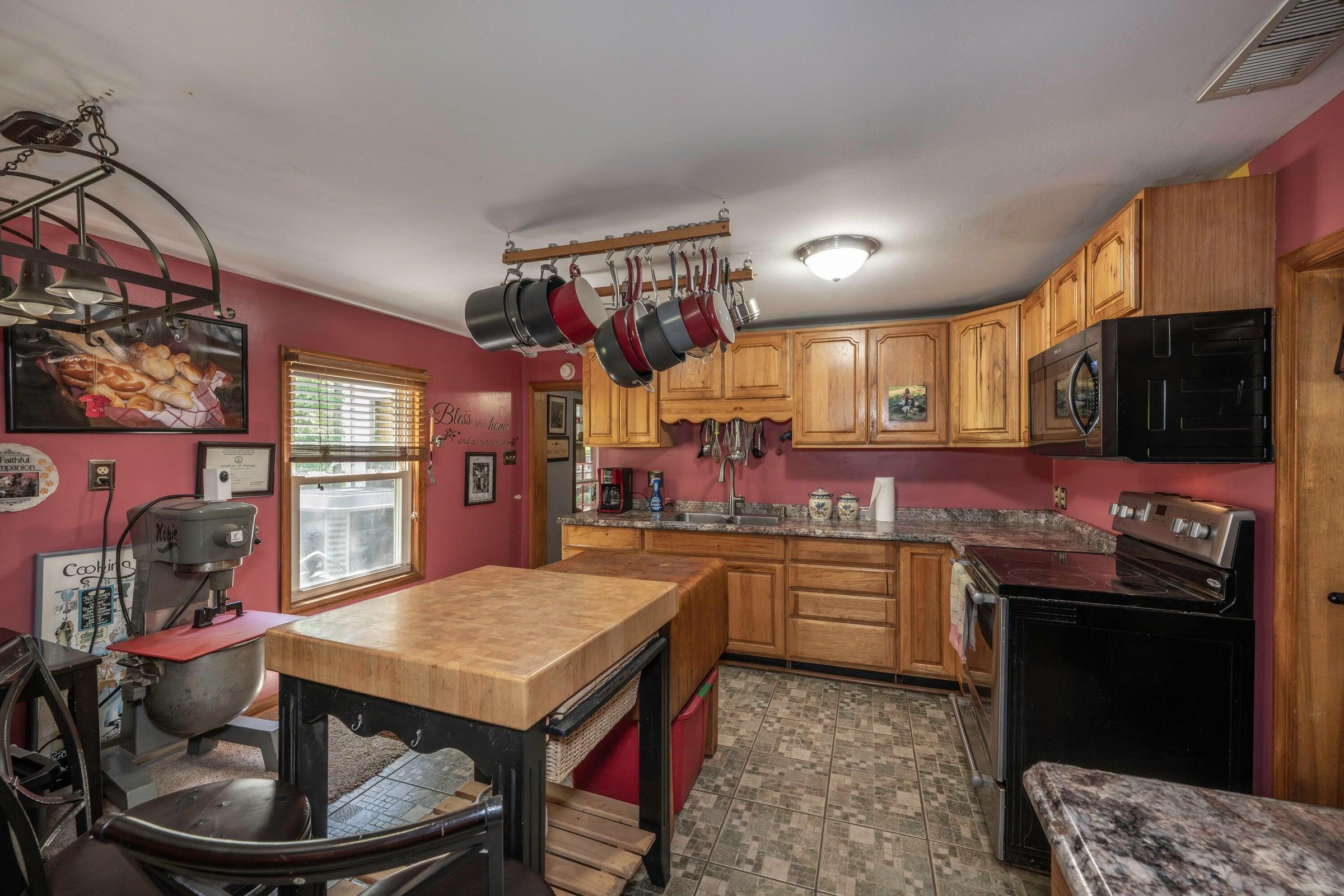 Kitchen with plenty of storage