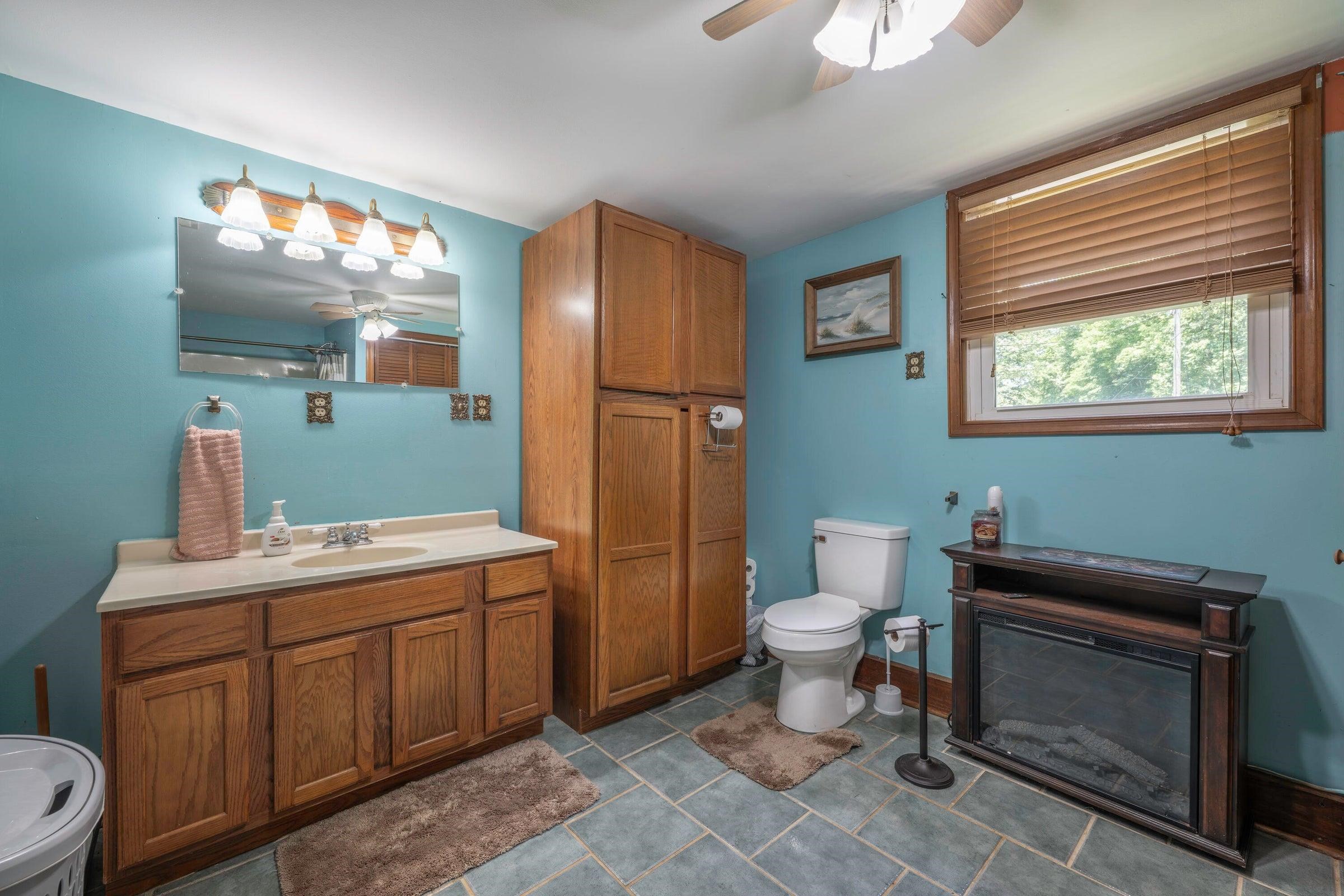 Downstairs full bathroom