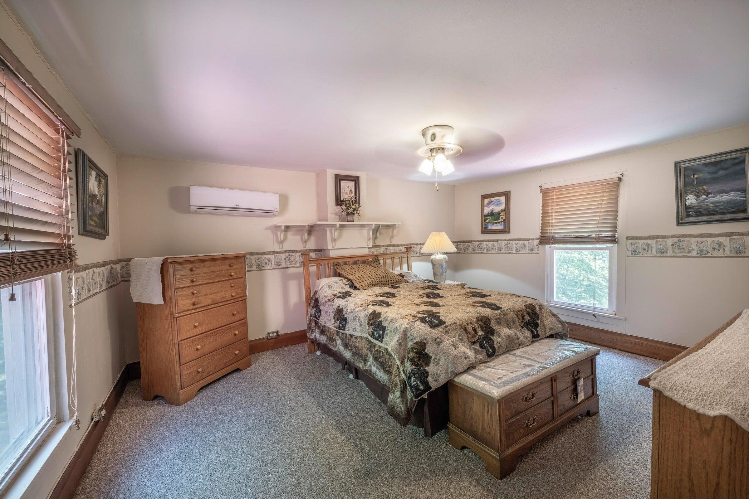 Upstairs bedroom 2