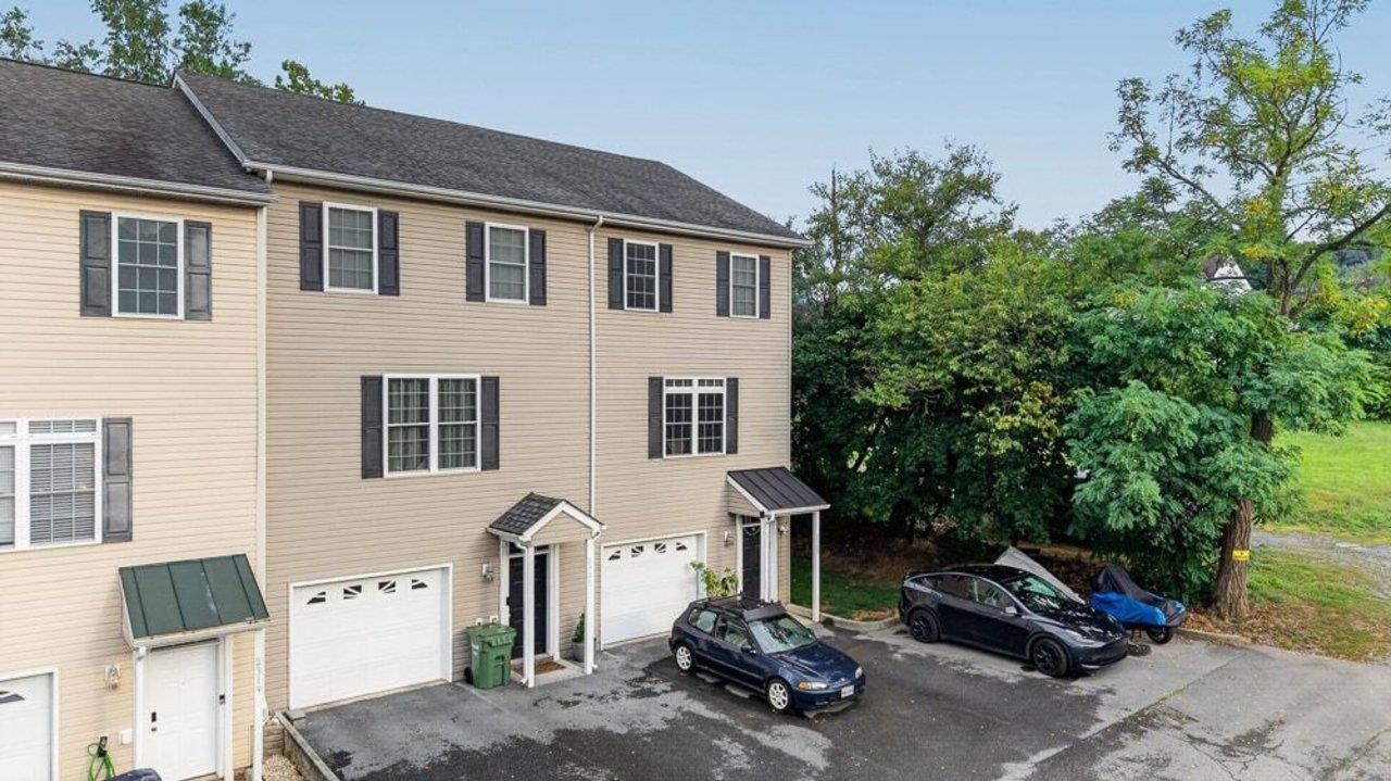 2323 KENDALL LN, HARRISONBURG, Virginia 22801, 3 Bedrooms Bedrooms, ,3 BathroomsBathrooms,Residential,2323 KENDALL LN,680273 MLS # 680273 2323 KENDALL LN, HARRISONBURG, Virginia 22801, 3 Bedrooms Bedrooms, ,3 BathroomsBathrooms,Residential,2323 KENDALL LN,680273 MLS # 680273