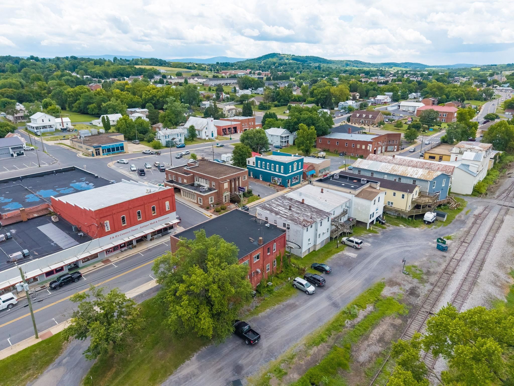 162-166 N MAIN ST, BROADWAY, Virginia 22815, ,Commercial,162-166 N MAIN ST,680295 MLS # 680295