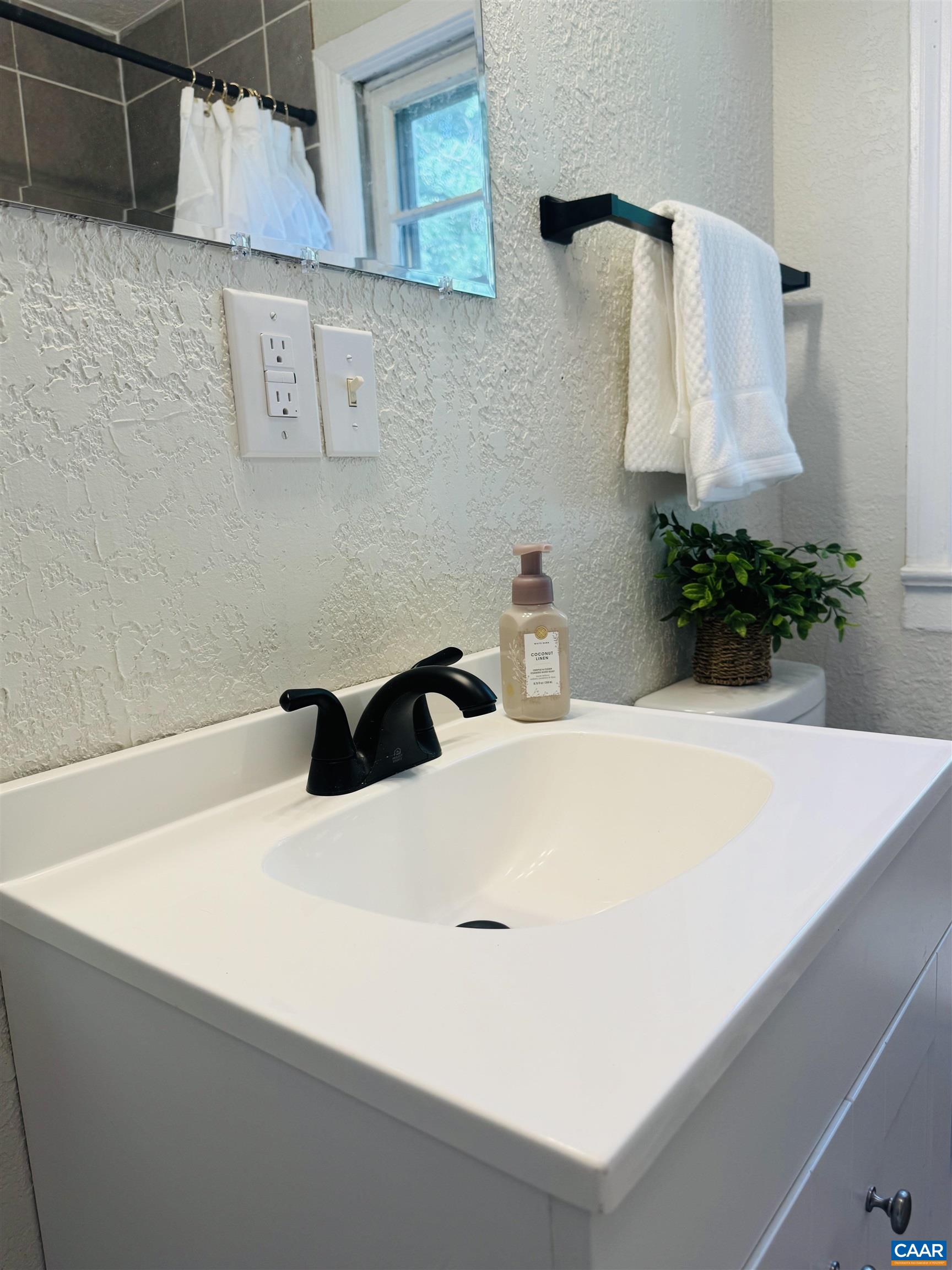 1323 JACKSON ST, STAUNTON, Virginia 24401, 4 Bedrooms Bedrooms, ,2 BathroomsBathrooms,Residential,Remodeled ranch walking distance to downtown!,1323 JACKSON ST,680276 MLS # 680276