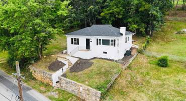 1323 JACKSON ST, STAUNTON, Virginia 24401, 4 Bedrooms Bedrooms, ,2 BathroomsBathrooms,Residential,Remodeled ranch walking distance to downtown!,1323 JACKSON ST,680276 MLS # 680276