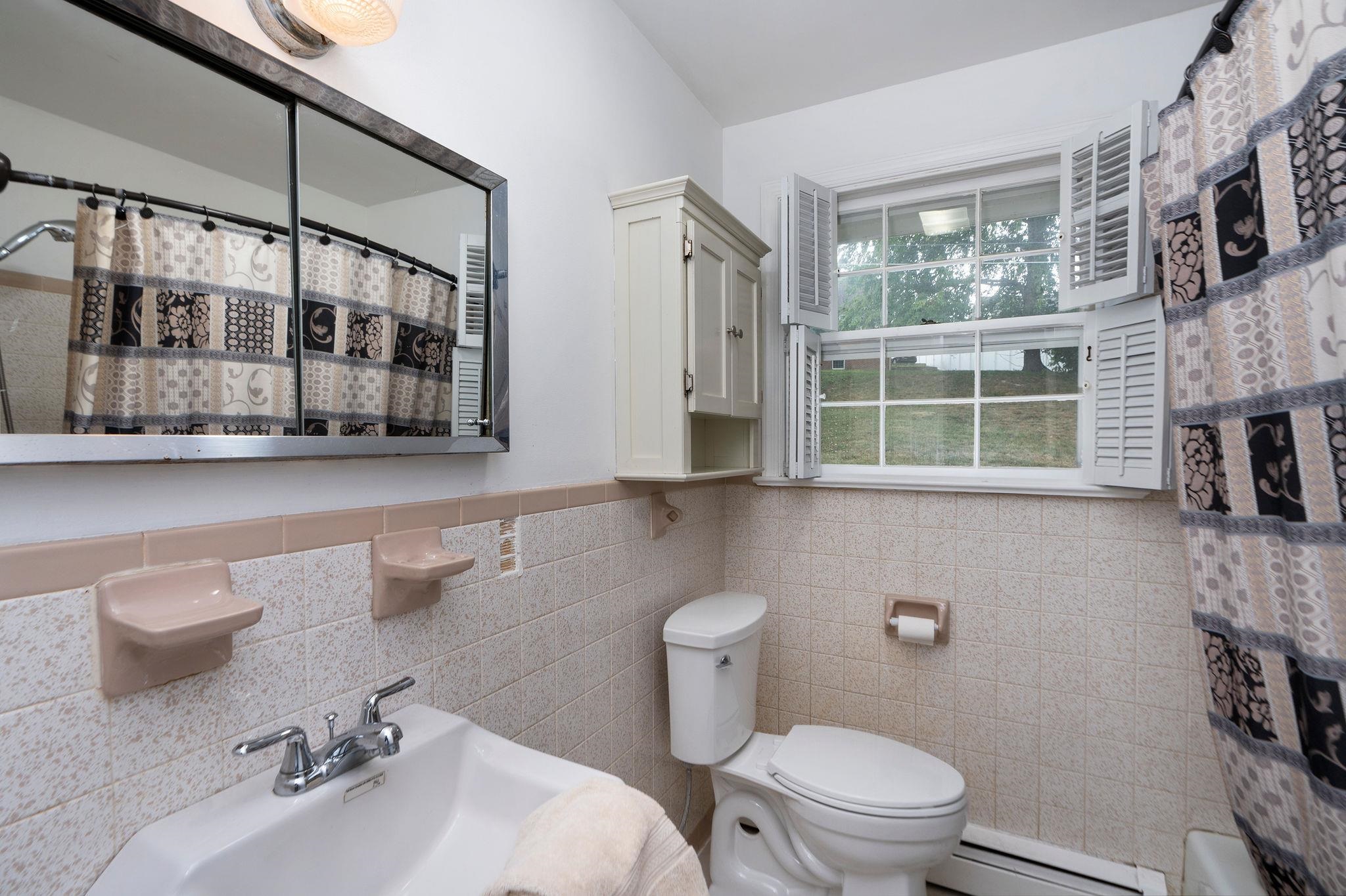 906 RIDGECREST CIR, STAUNTON, Virginia 24401, 4 Bedrooms Bedrooms, ,2 BathroomsBathrooms,Residential,906 RIDGECREST CIR,680277 MLS # 680277 906 RIDGECREST CIR, STAUNTON, Virginia 24401, 4 Bedrooms Bedrooms, ,2 BathroomsBathrooms,Residential,906 RIDGECREST CIR,680277 MLS # 680277
