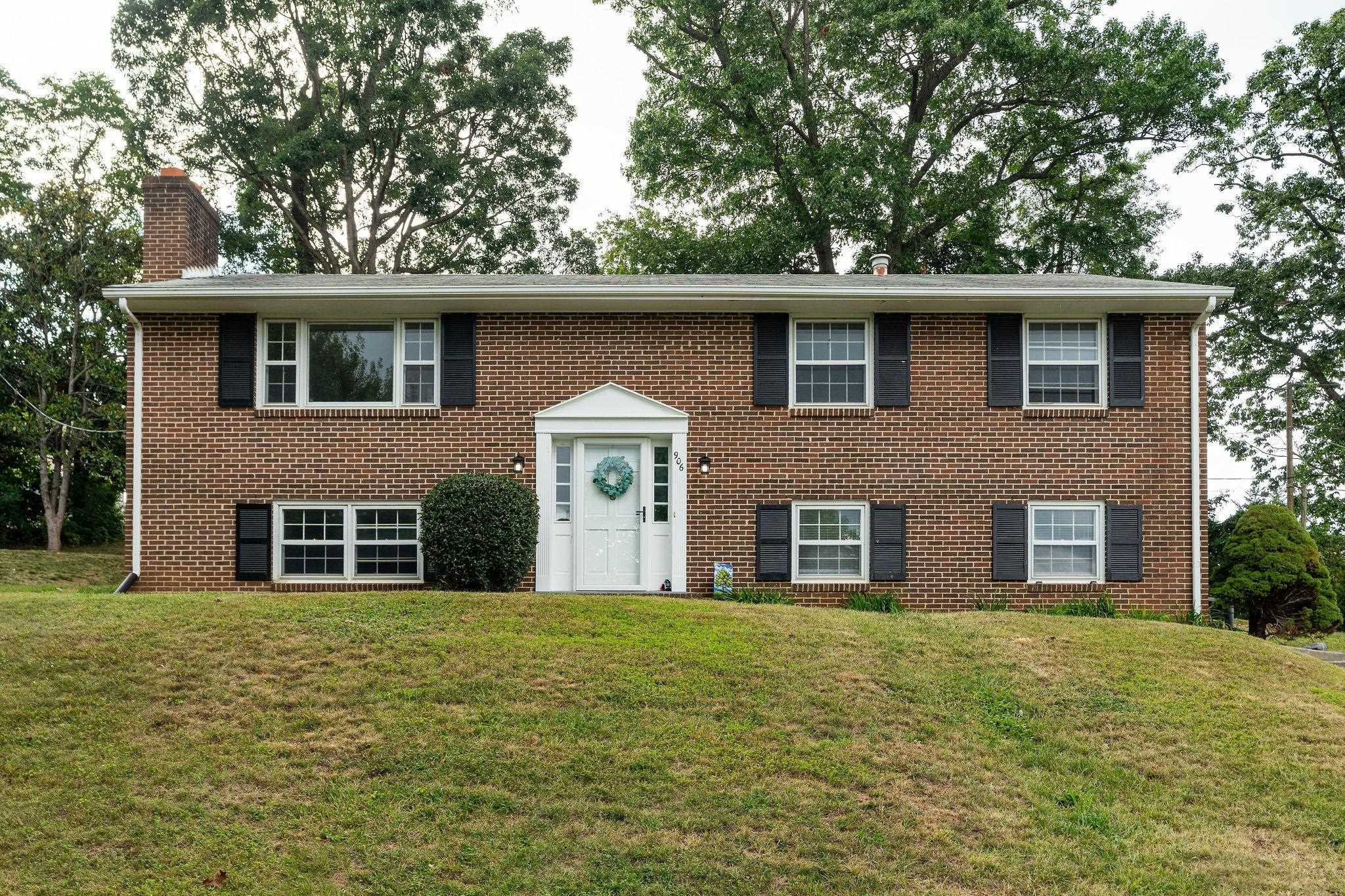 906 RIDGECREST CIR, STAUNTON, Virginia 24401, 4 Bedrooms Bedrooms, ,2 BathroomsBathrooms,Residential,906 RIDGECREST CIR,680277 MLS # 680277 906 RIDGECREST CIR, STAUNTON, Virginia 24401, 4 Bedrooms Bedrooms, ,2 BathroomsBathrooms,Residential,906 RIDGECREST CIR,680277 MLS # 680277