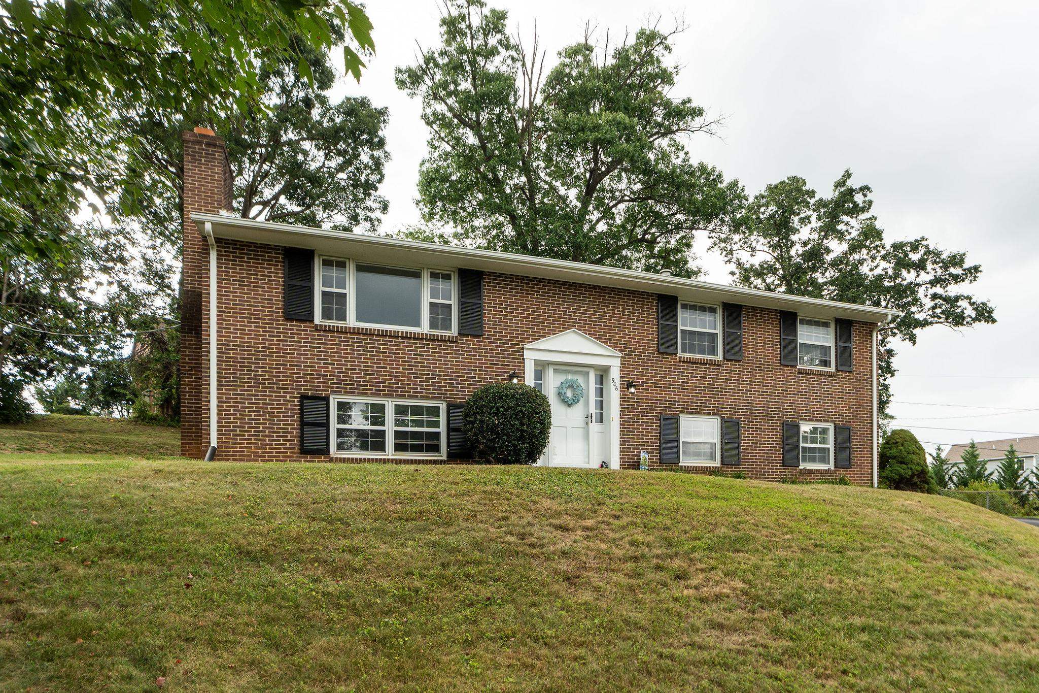906 RIDGECREST CIR, STAUNTON, Virginia 24401, 4 Bedrooms Bedrooms, ,2 BathroomsBathrooms,Residential,906 RIDGECREST CIR,680277 MLS # 680277 906 RIDGECREST CIR, STAUNTON, Virginia 24401, 4 Bedrooms Bedrooms, ,2 BathroomsBathrooms,Residential,906 RIDGECREST CIR,680277 MLS # 680277