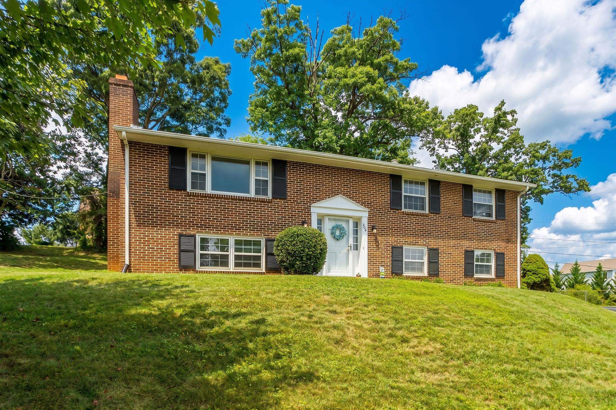 906 RIDGECREST CIR, STAUNTON, Virginia 24401, 4 Bedrooms Bedrooms, ,2 BathroomsBathrooms,Residential,906 RIDGECREST CIR,680277 MLS # 680277 906 RIDGECREST CIR, STAUNTON, Virginia 24401, 4 Bedrooms Bedrooms, ,2 BathroomsBathrooms,Residential,906 RIDGECREST CIR,680277 MLS # 680277
